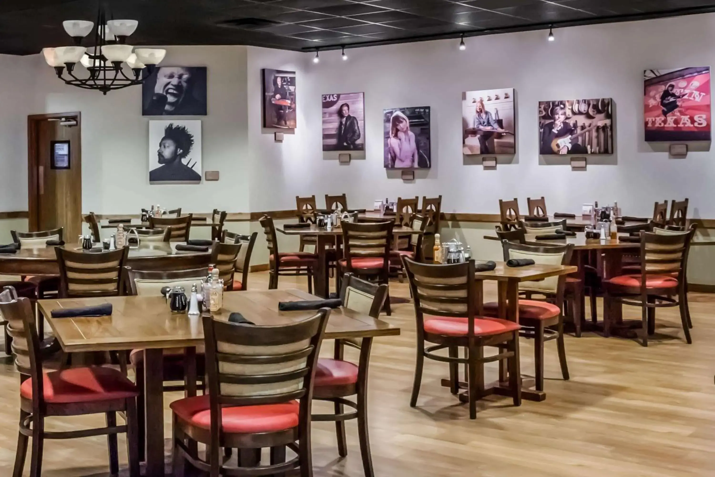 Restaurant/Places to Eat in Wyndham Garden Hotel Austin