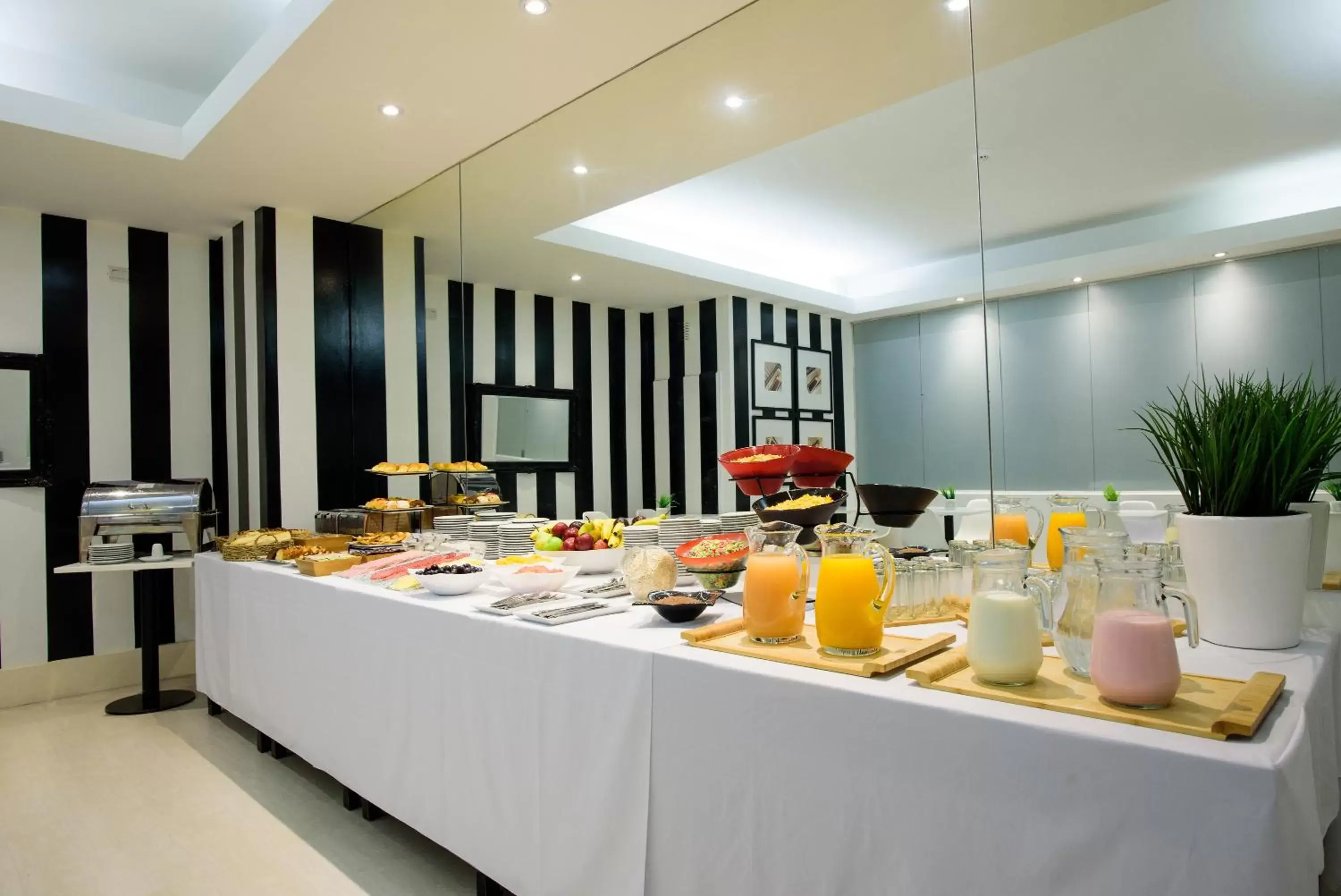 Continental breakfast, Breakfast in Believe Madero Hotel