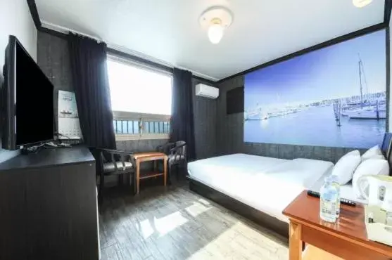 Bed in Saipan Motel with Sea View Bed in Saipan Motel with Sea View