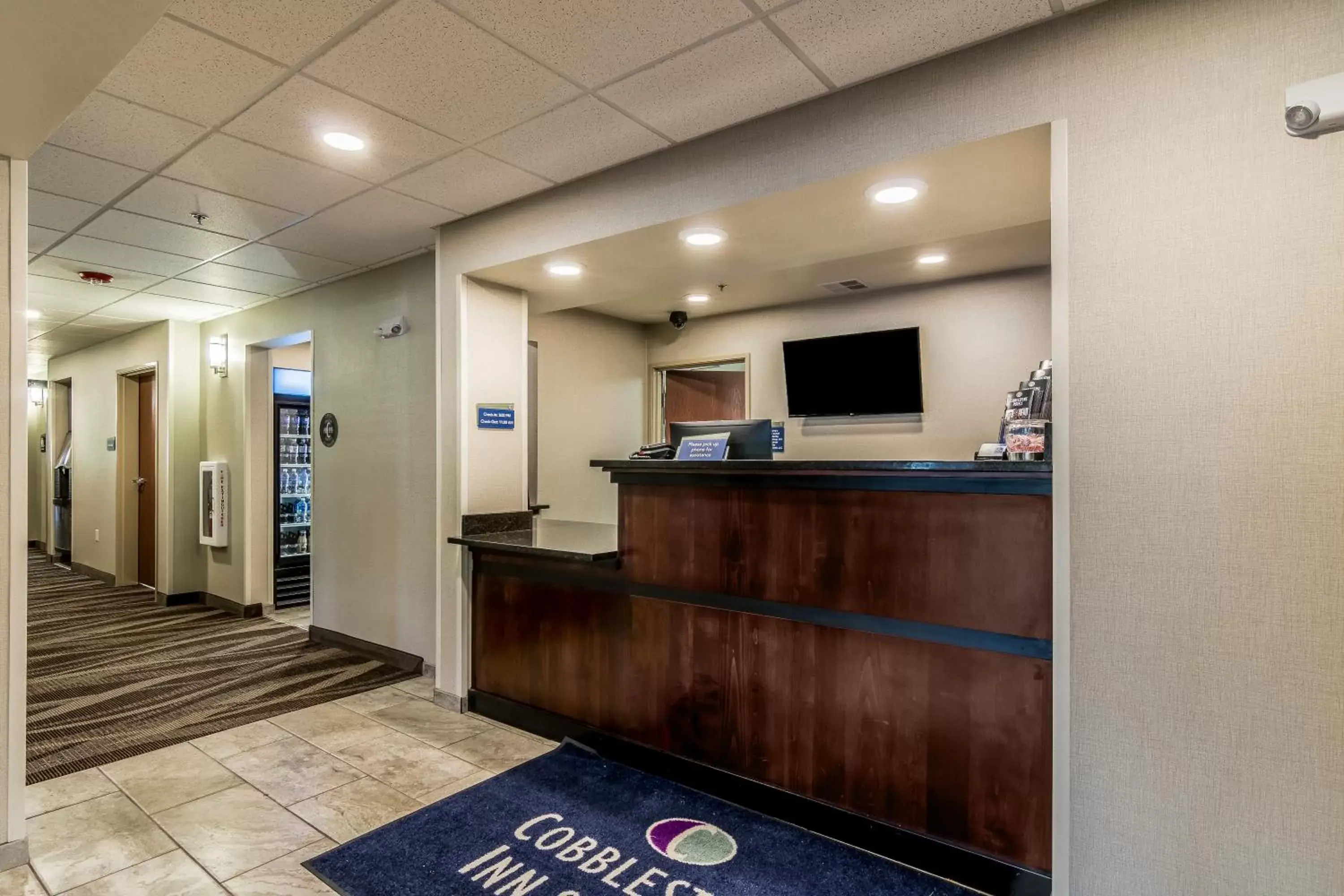 Lobby or reception in Cobblestone Inn & Suites - Barron Lobby or reception in Cobblestone Inn & Suites - Barron
