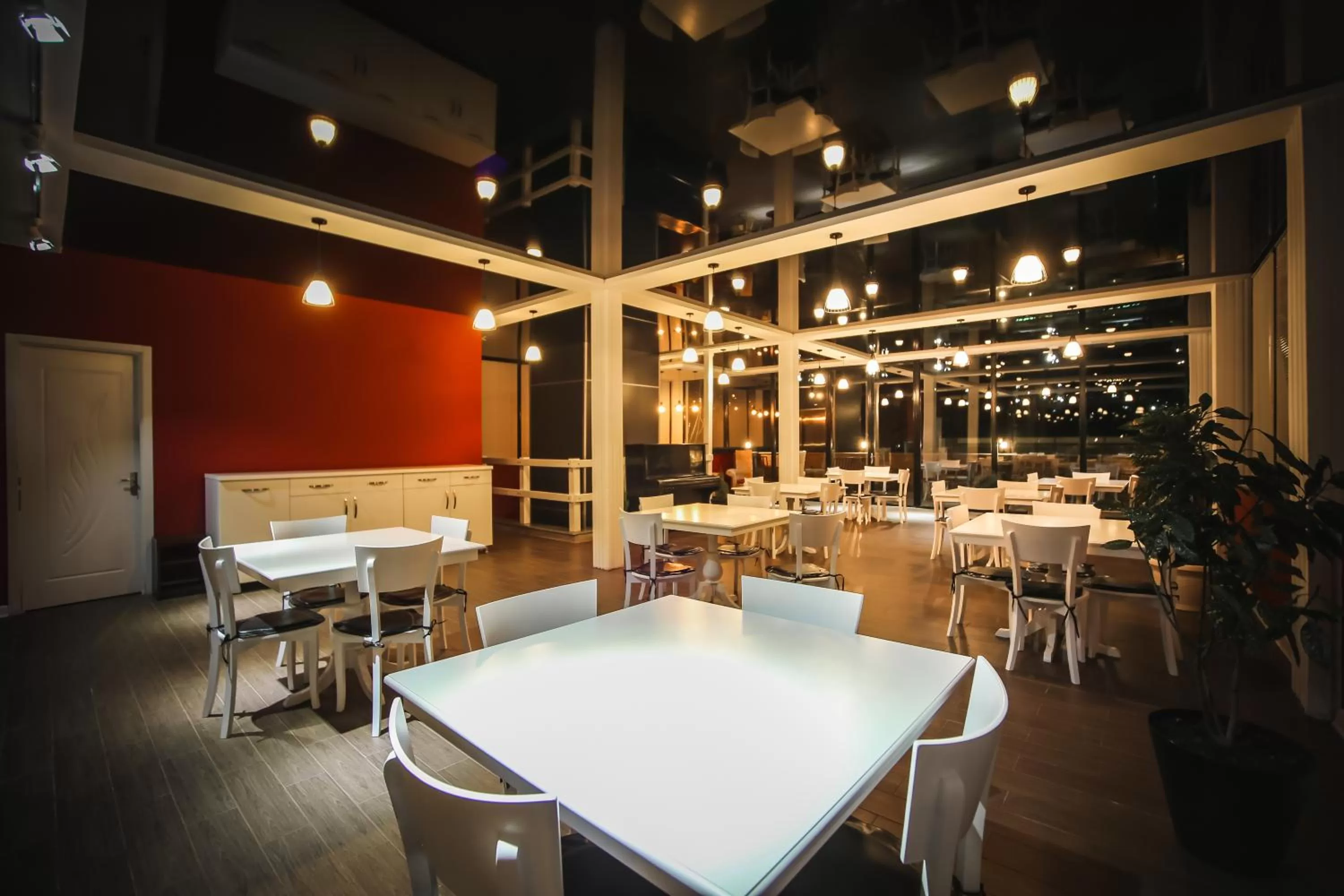 Restaurant/places to eat in Hotel Rero