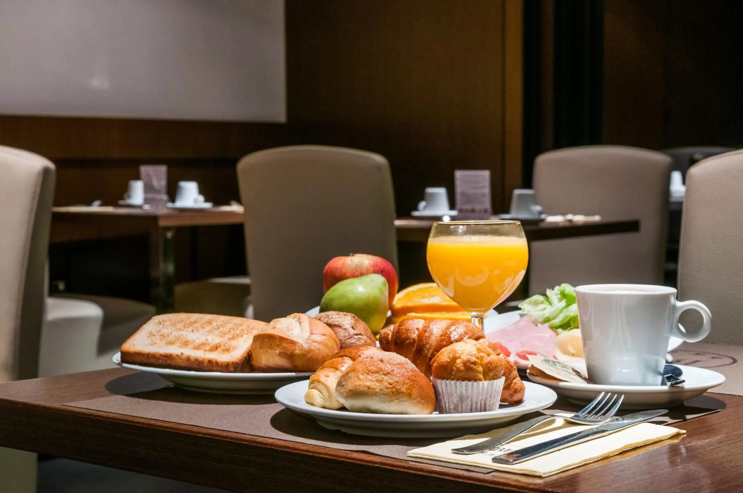 Buffet breakfast in Barcelona Hotel Colonial