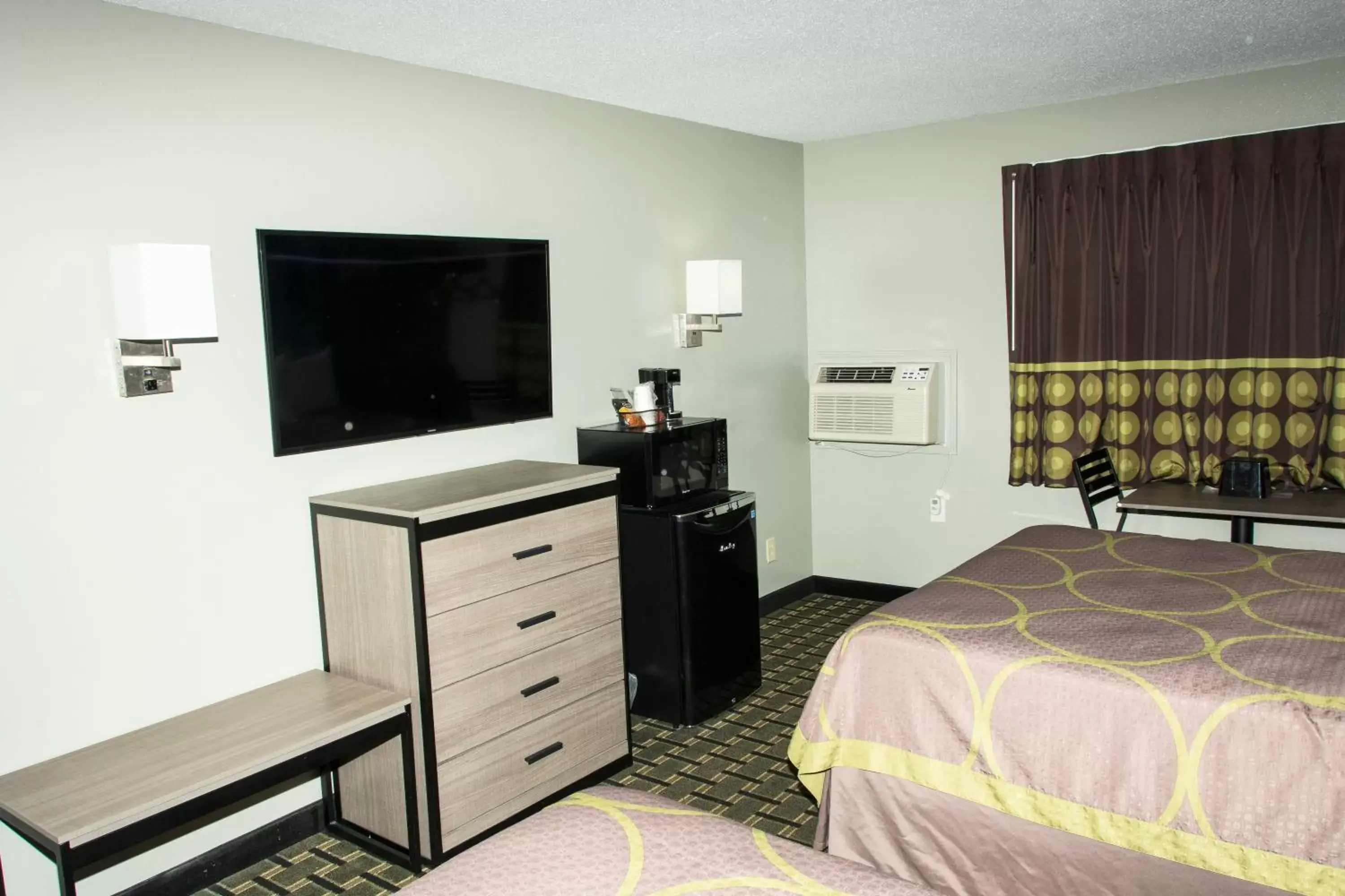 Photo of the whole room, Bed in Super 8 by Wyndham Michigan City