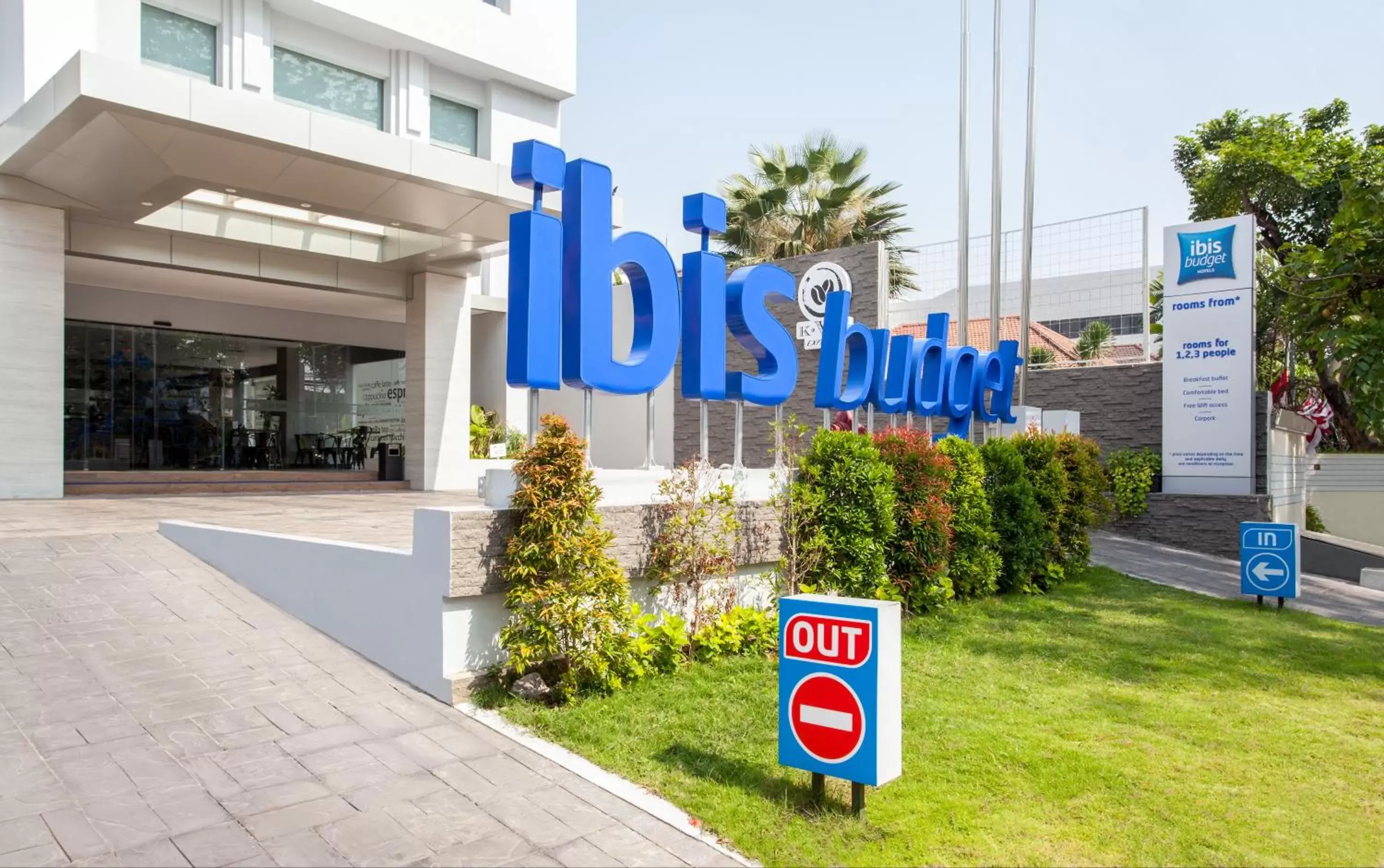 Property Logo/Sign in ibis budget Surabaya Diponegoro