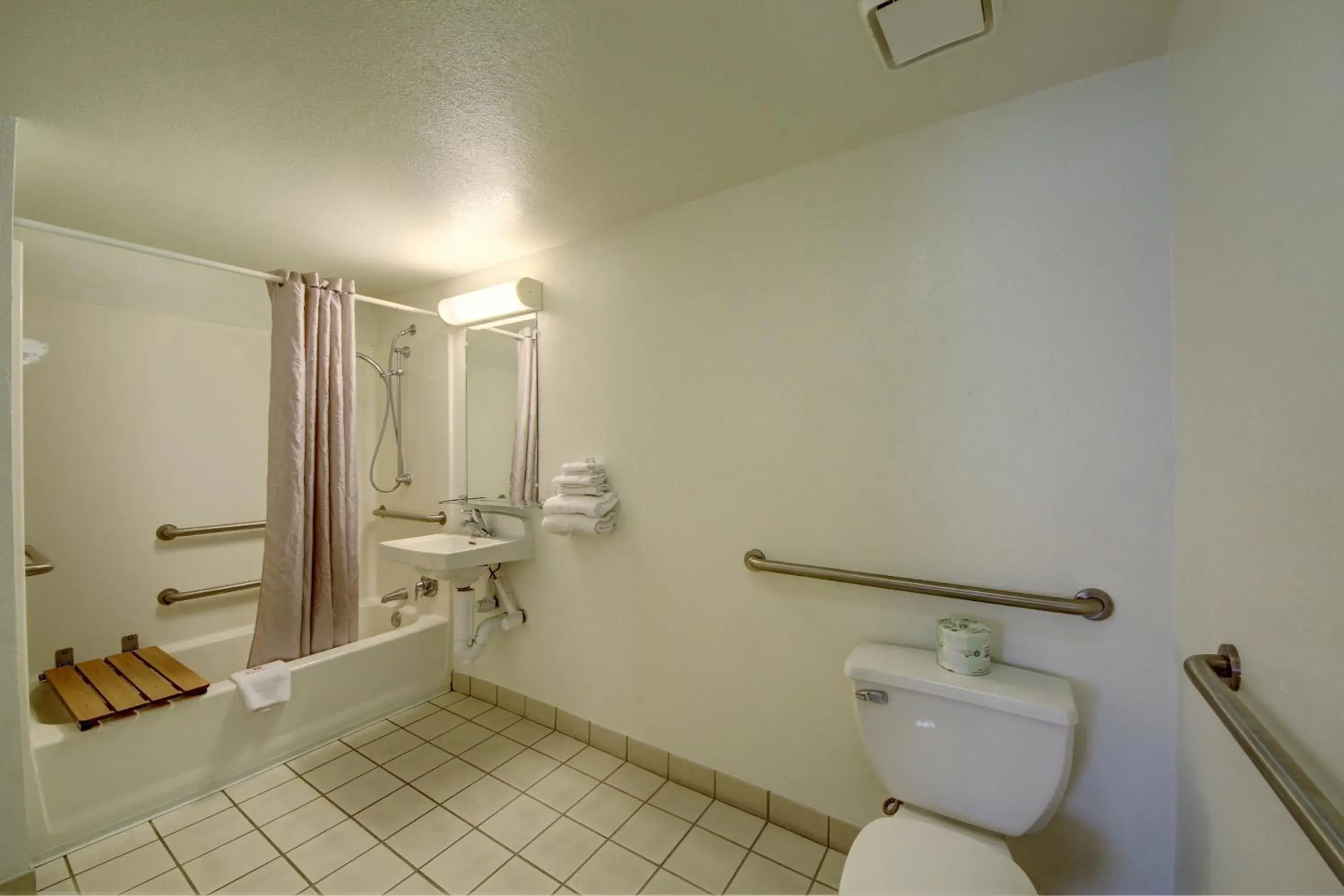 Bathroom in Motel 6-San Antonio, TX - Downtown - Market Square