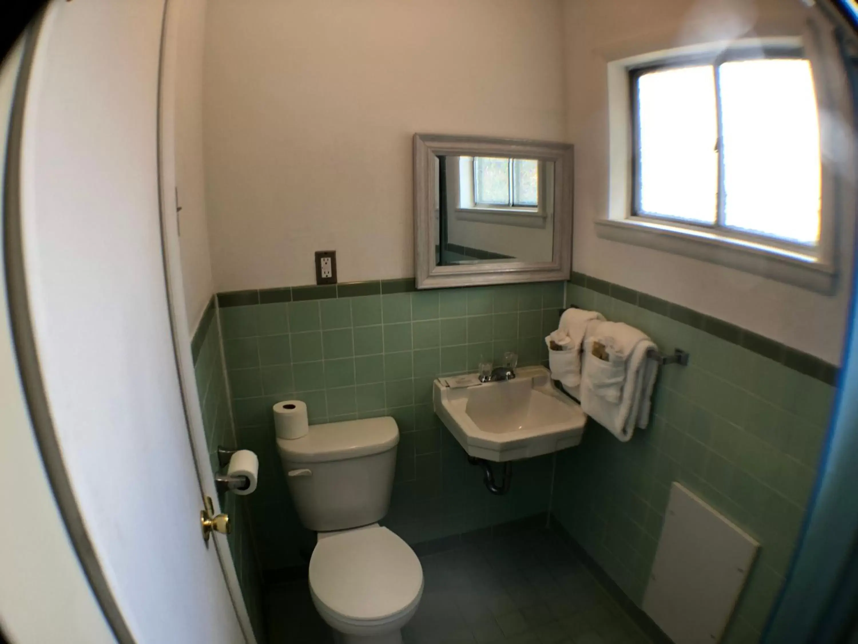 Bathroom in Tower 64 Motel & RV
