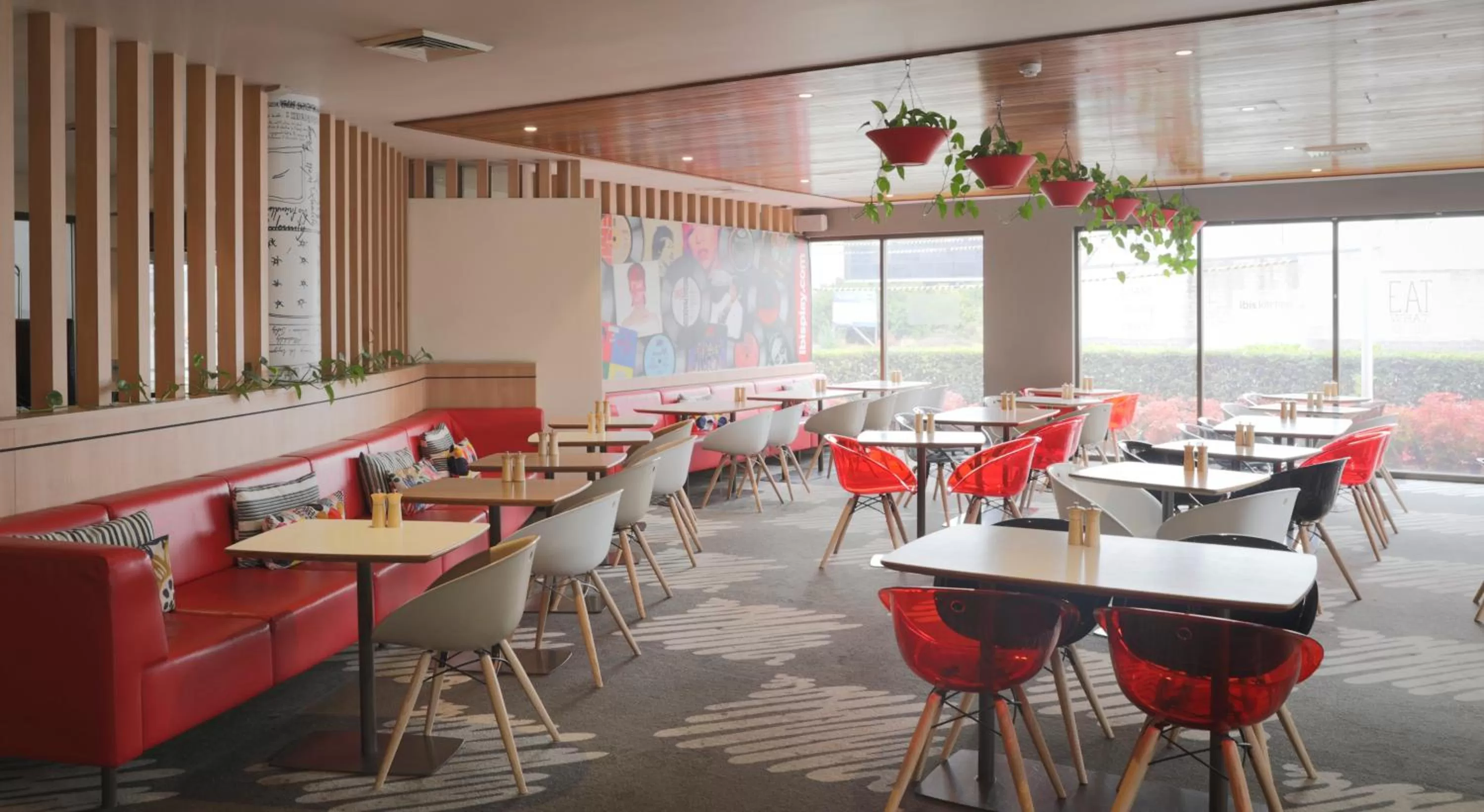 Restaurant/places to eat in ibis Sydney Airport