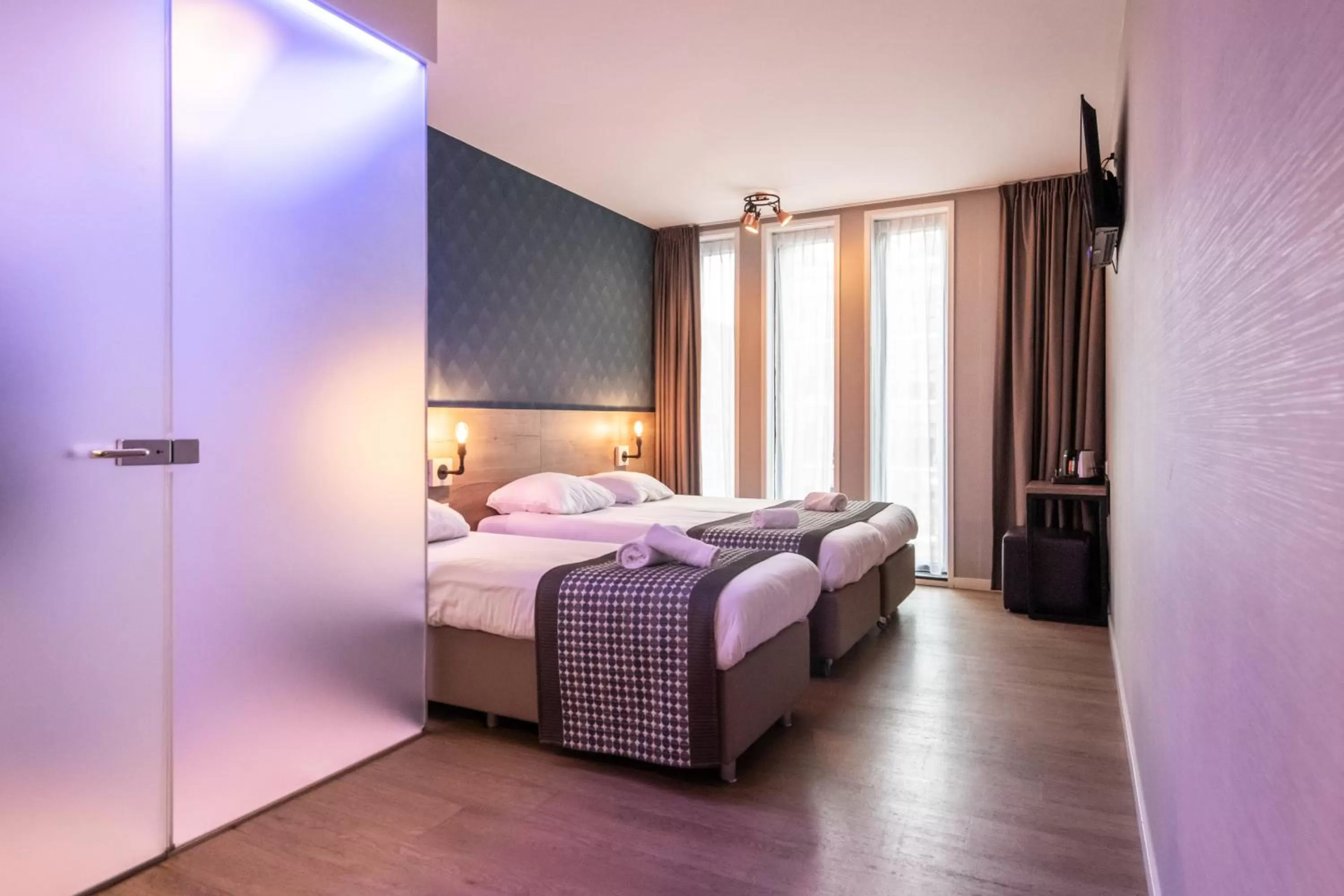 Bedroom, Bed in Melrose Hotel