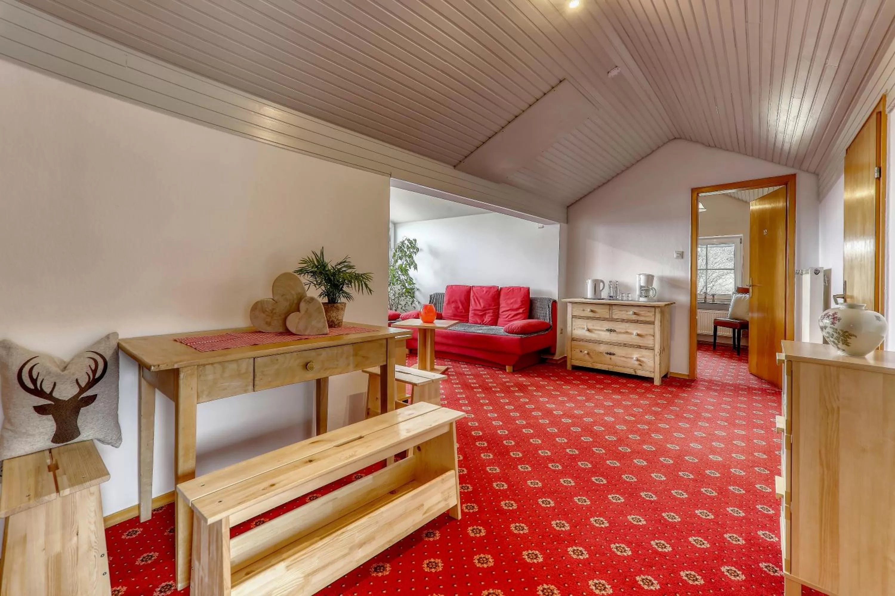 Living room, Bed in Hotel "Haus am Berg"