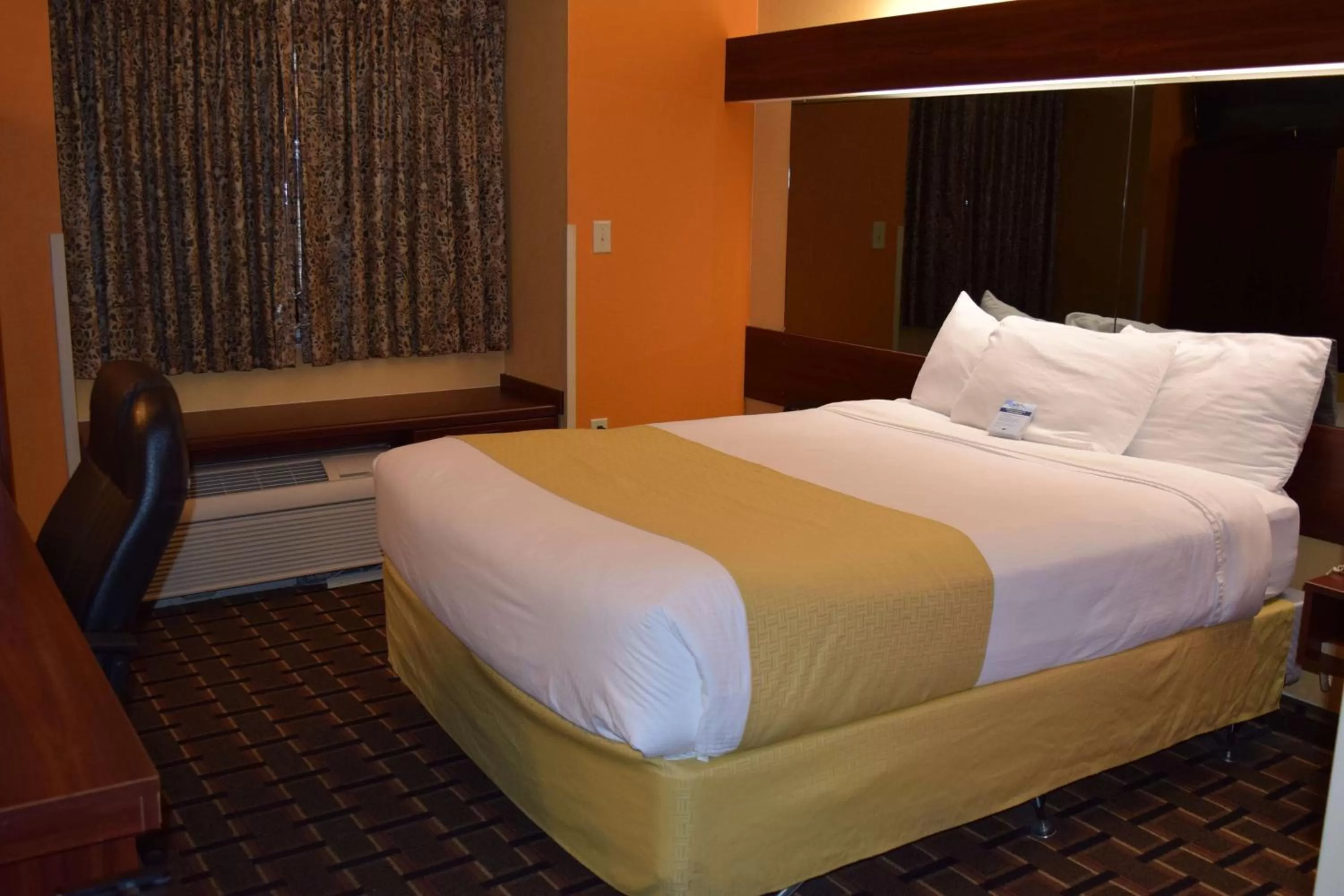 Photo of the whole room, Bed in Microtel Inn & Suites by Wyndham Rock Hill/Charlotte Area