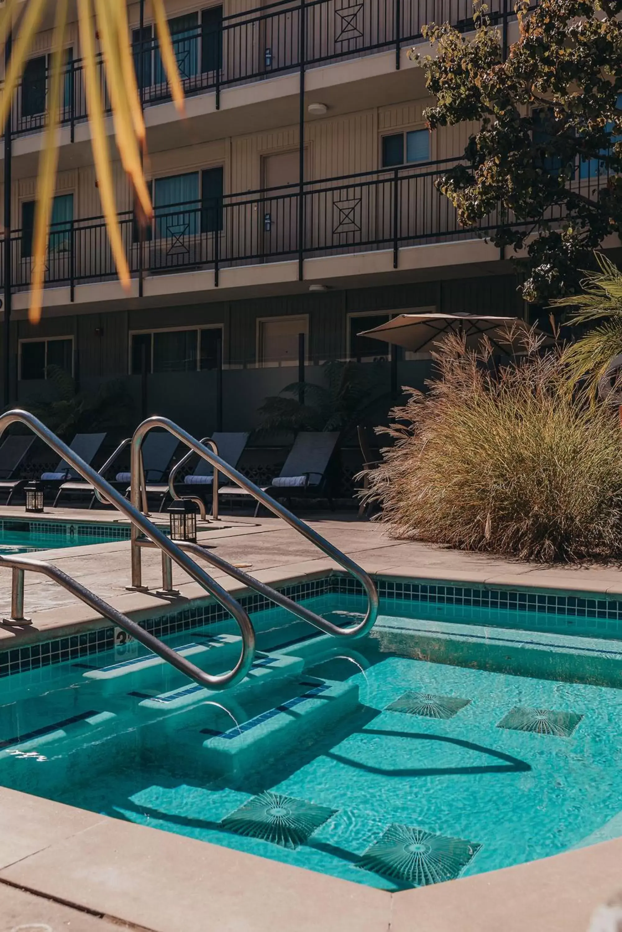 Hot Tub, Swimming Pool in Marin Suites Hotel