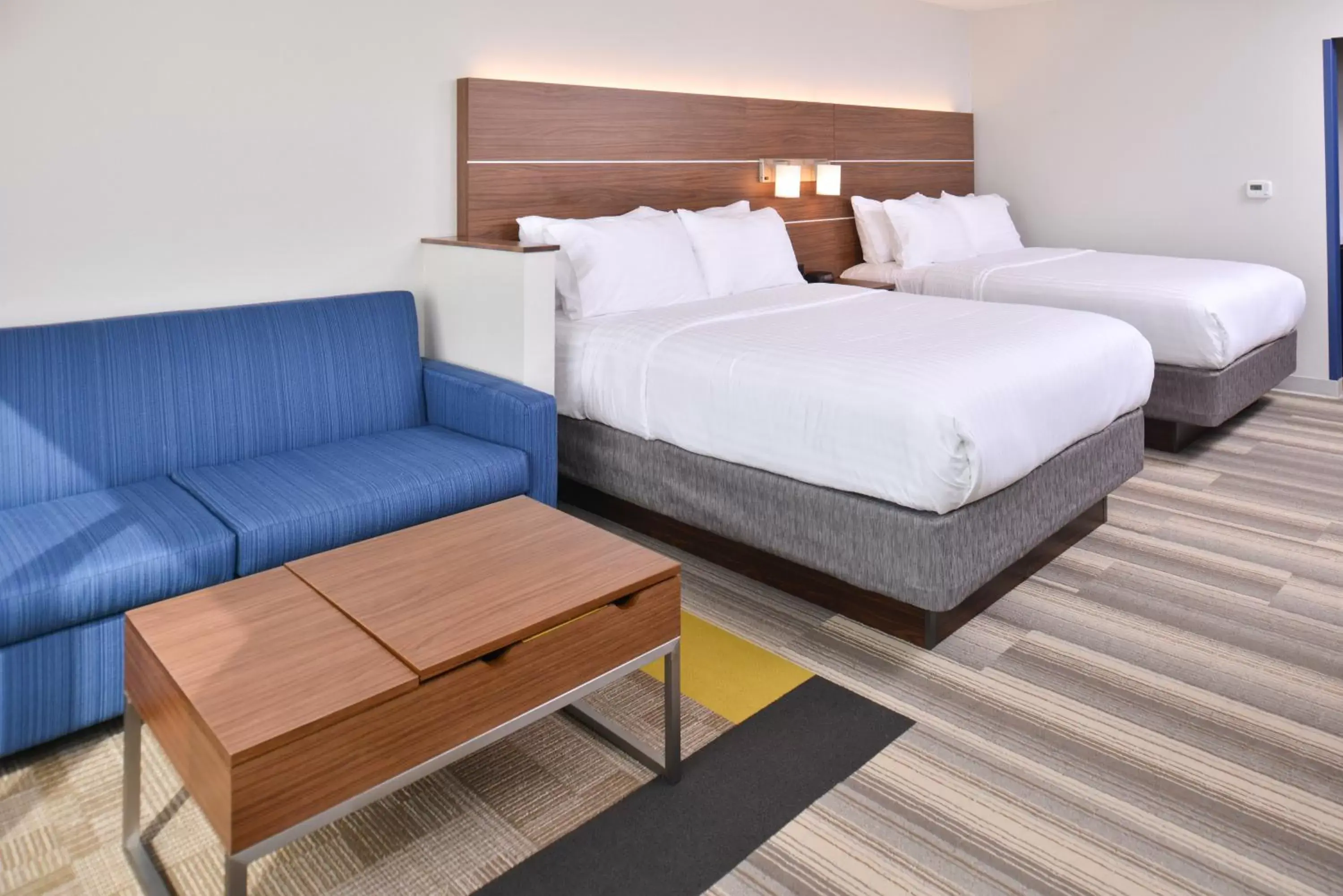 Photo of the whole room, Bed in Holiday Inn Express & Suites Omaha Airport, an IHG Hotel