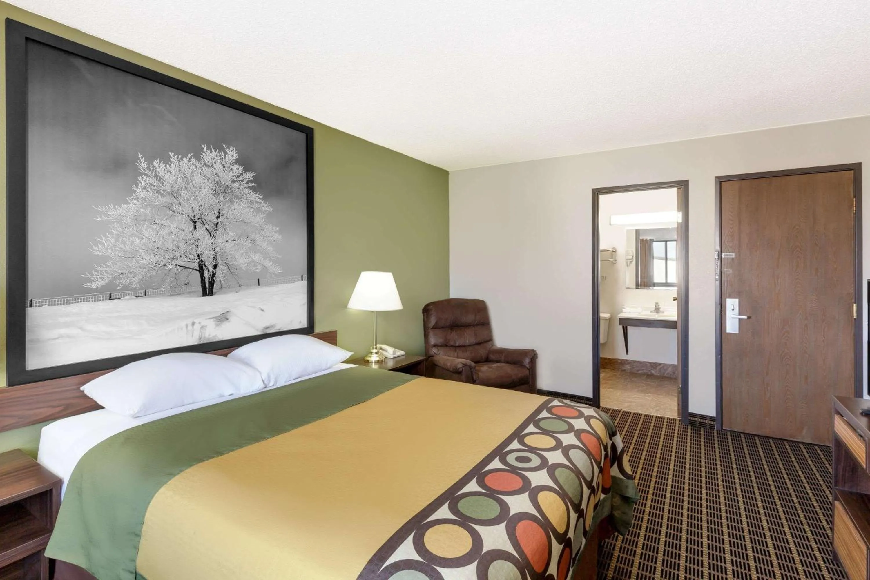 Photo of the whole room, Bed in Super 8 by Wyndham Norfolk