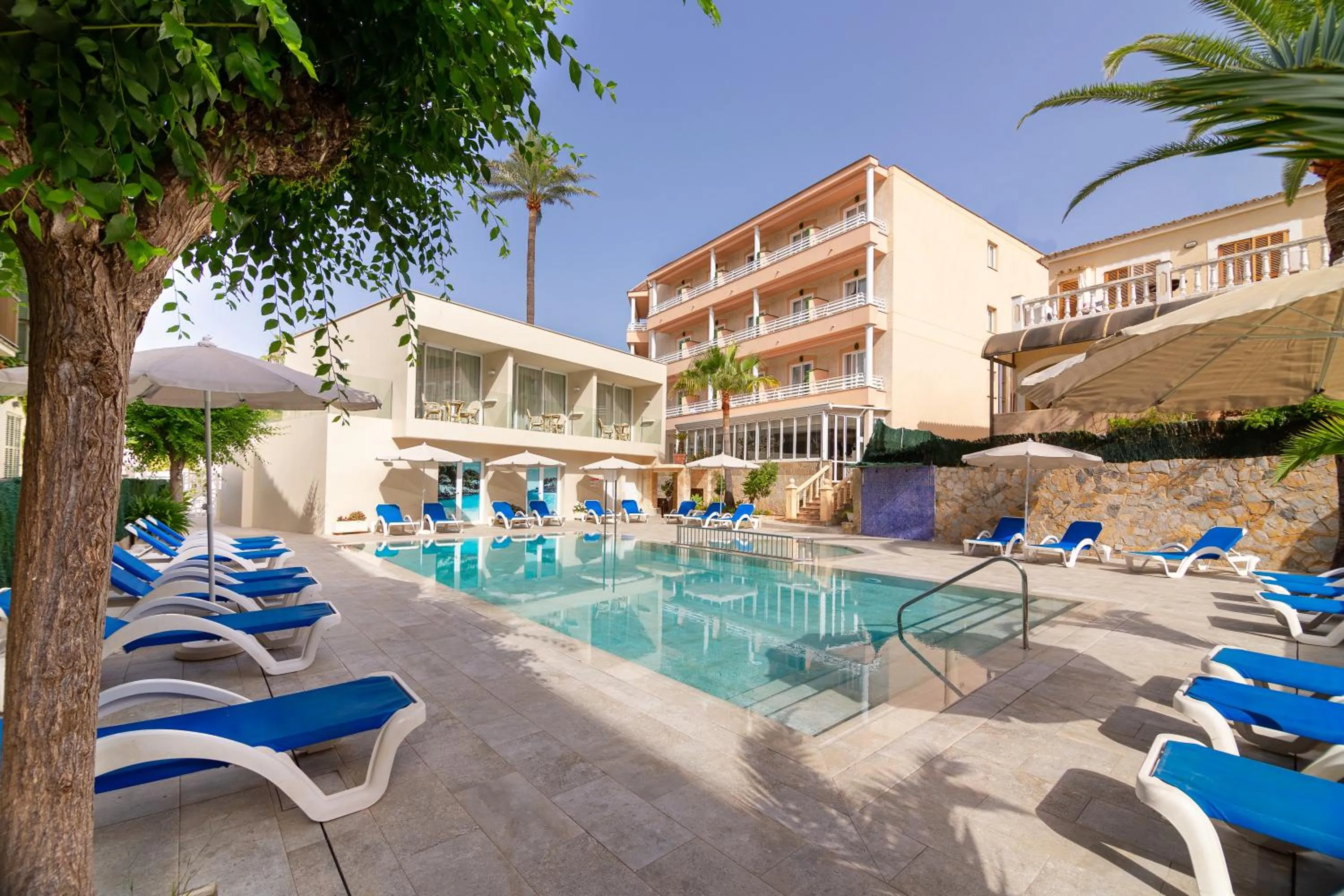 Swimming pool in Hotel Venecia Paguera