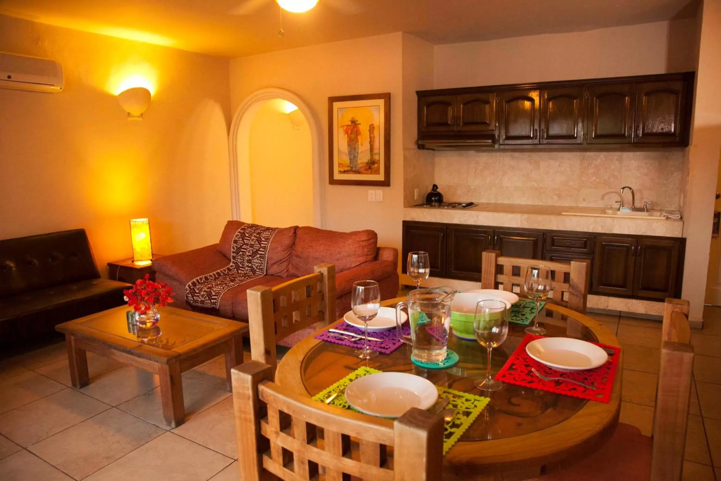 Kitchen or kitchenette, Dining Area in Hotel & Suites El Moro