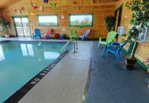 Swimming Pool in Americas Best Value Inn - Duluth Spirit Mountain Inn