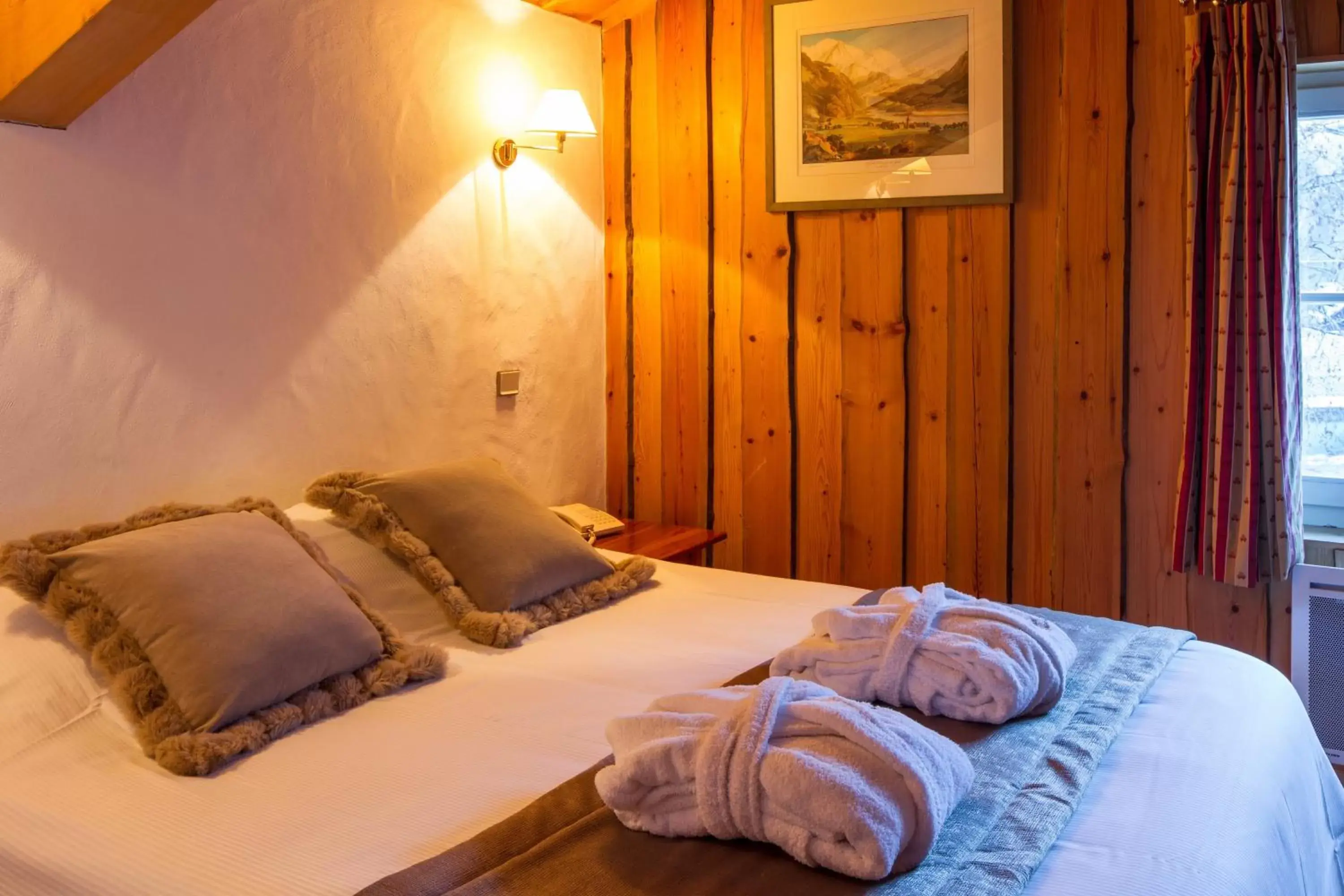 Bedroom, Bed in Hôtel Le Labrador