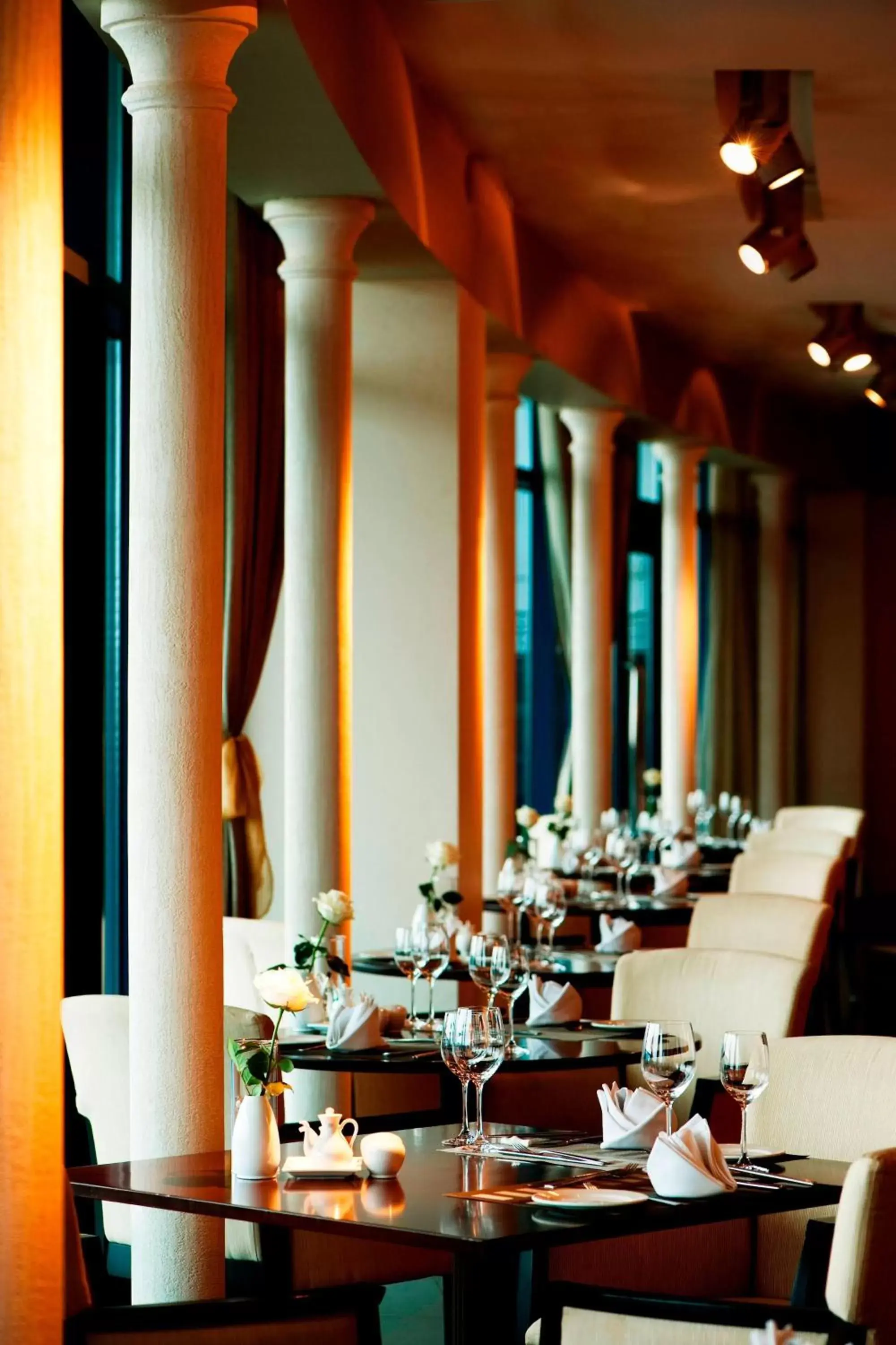 Restaurant/Places to Eat in Le Meridien Al Aqah Beach Resort
