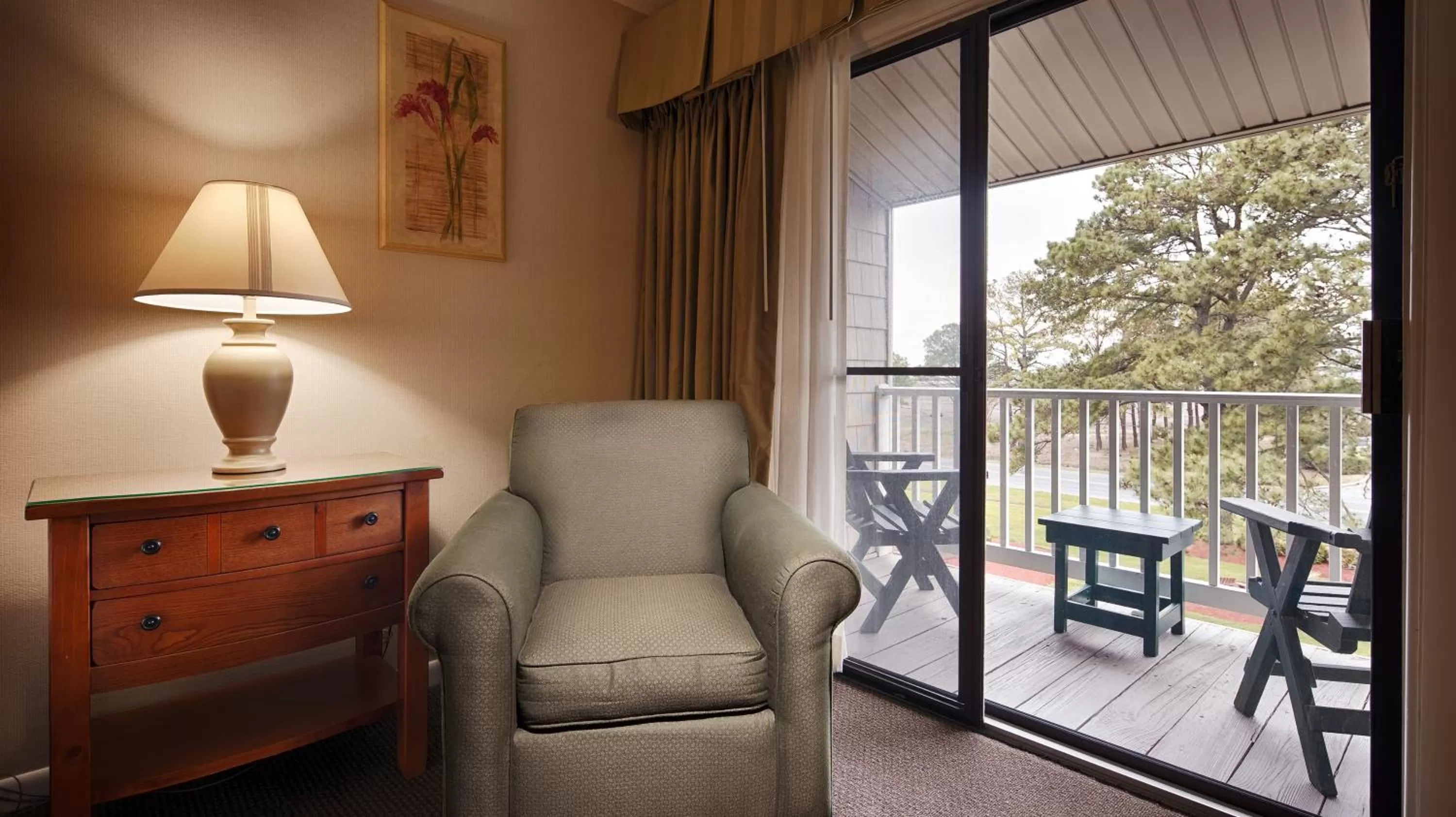 Seating area in Best Western Chincoteague Island
