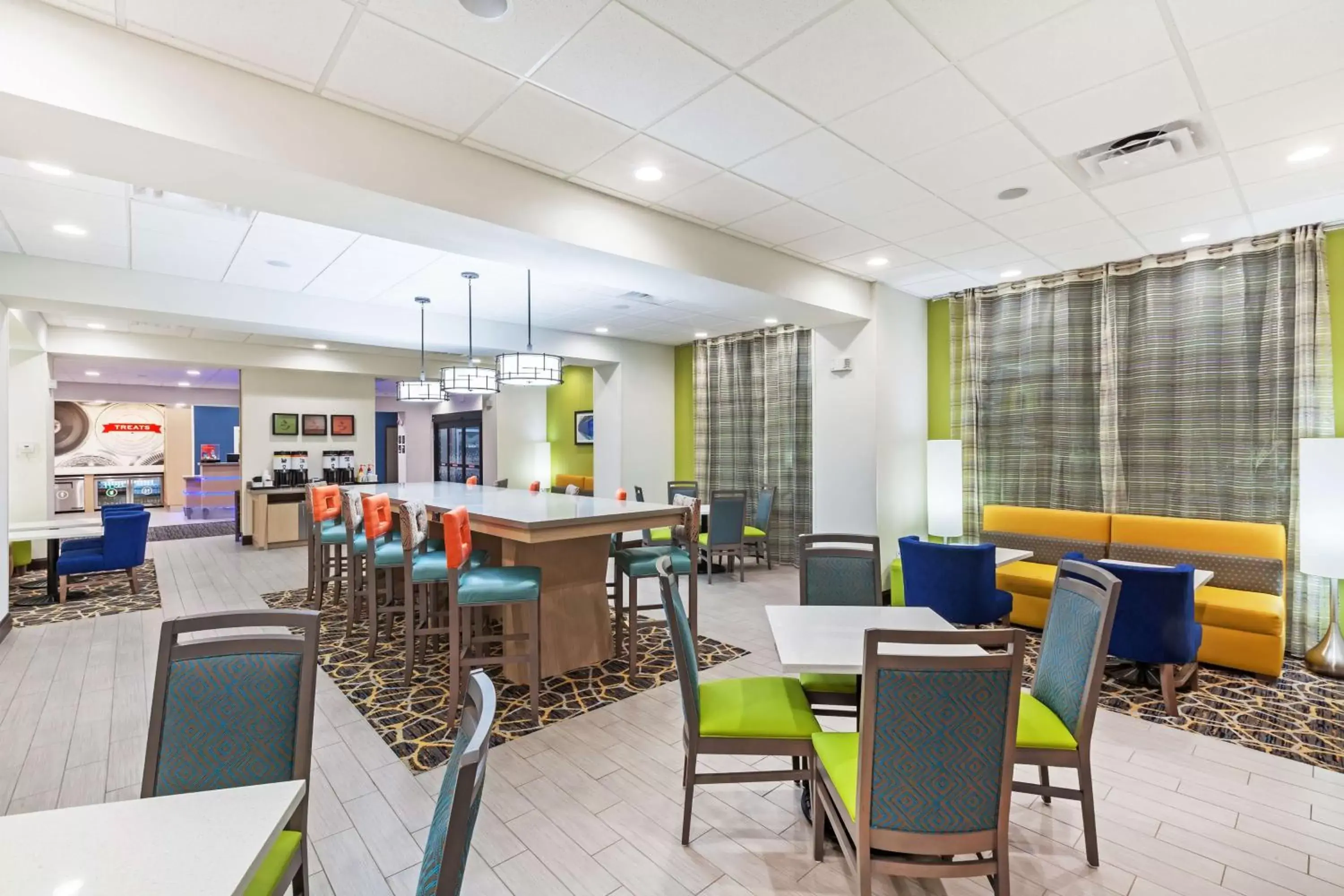 Lobby or reception, Restaurant/Places to Eat in Hampton Inn Ozona