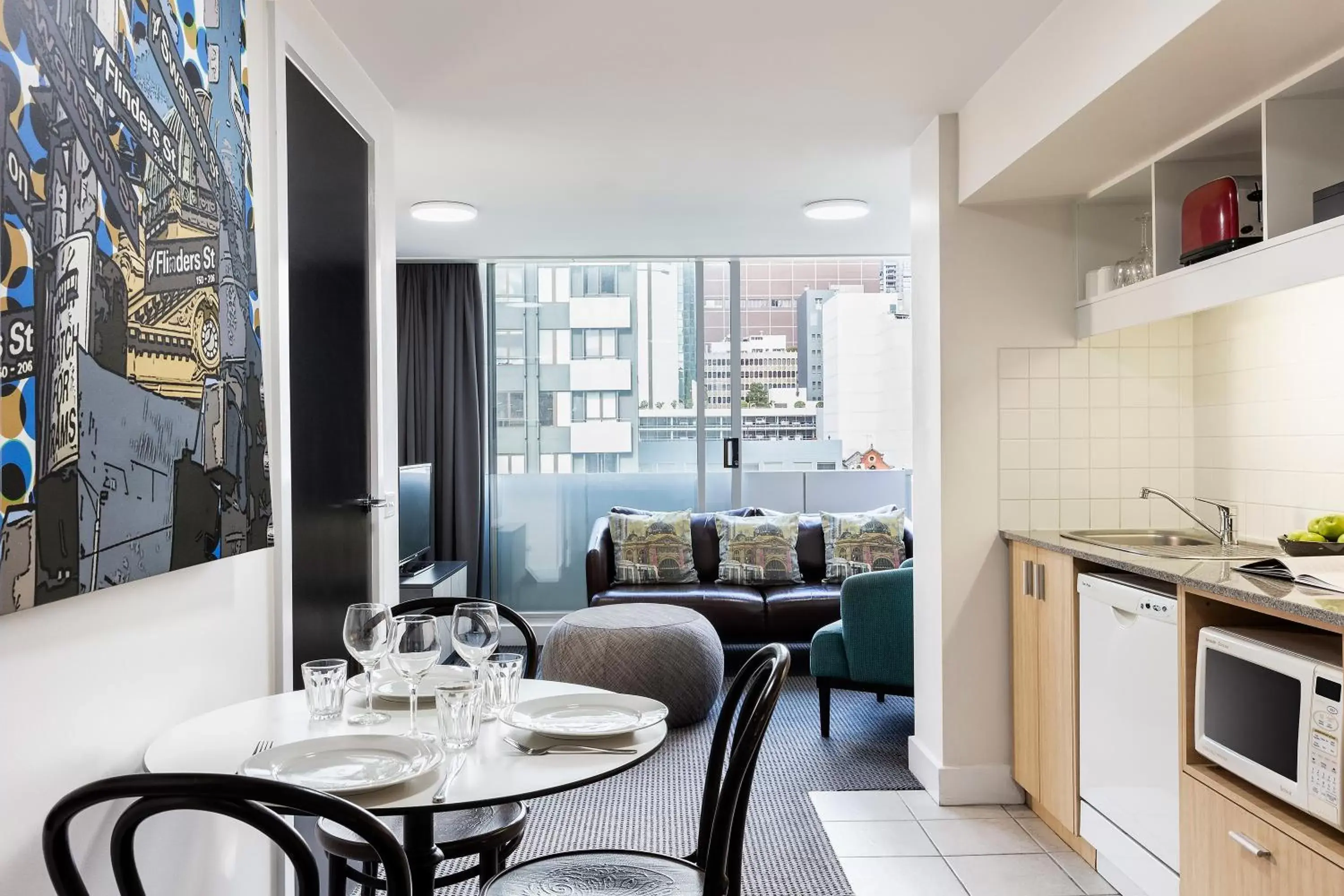 Kitchen or kitchenette, Dining Area in Quality Apartments Melbourne Central