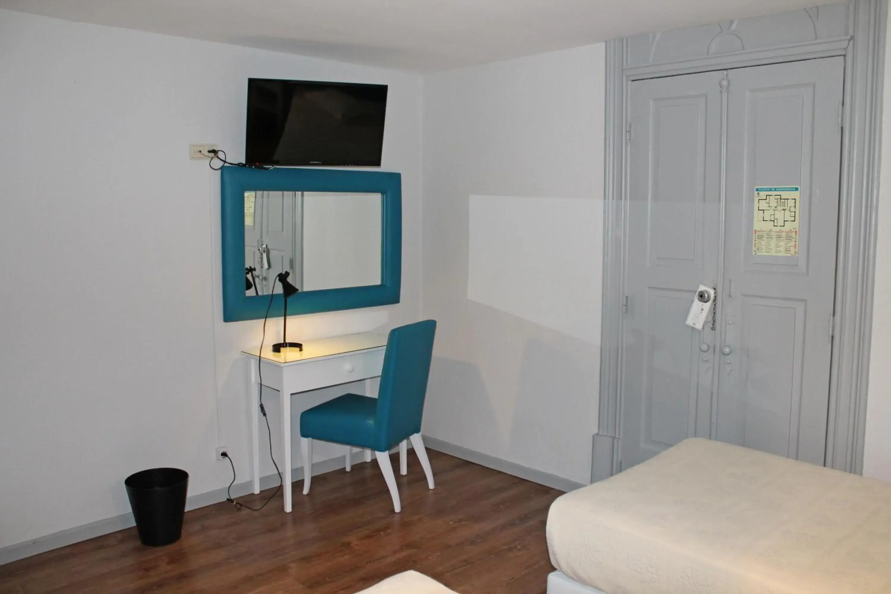 Bedroom, TV/Entertainment Center in Hotel Porto Nobre