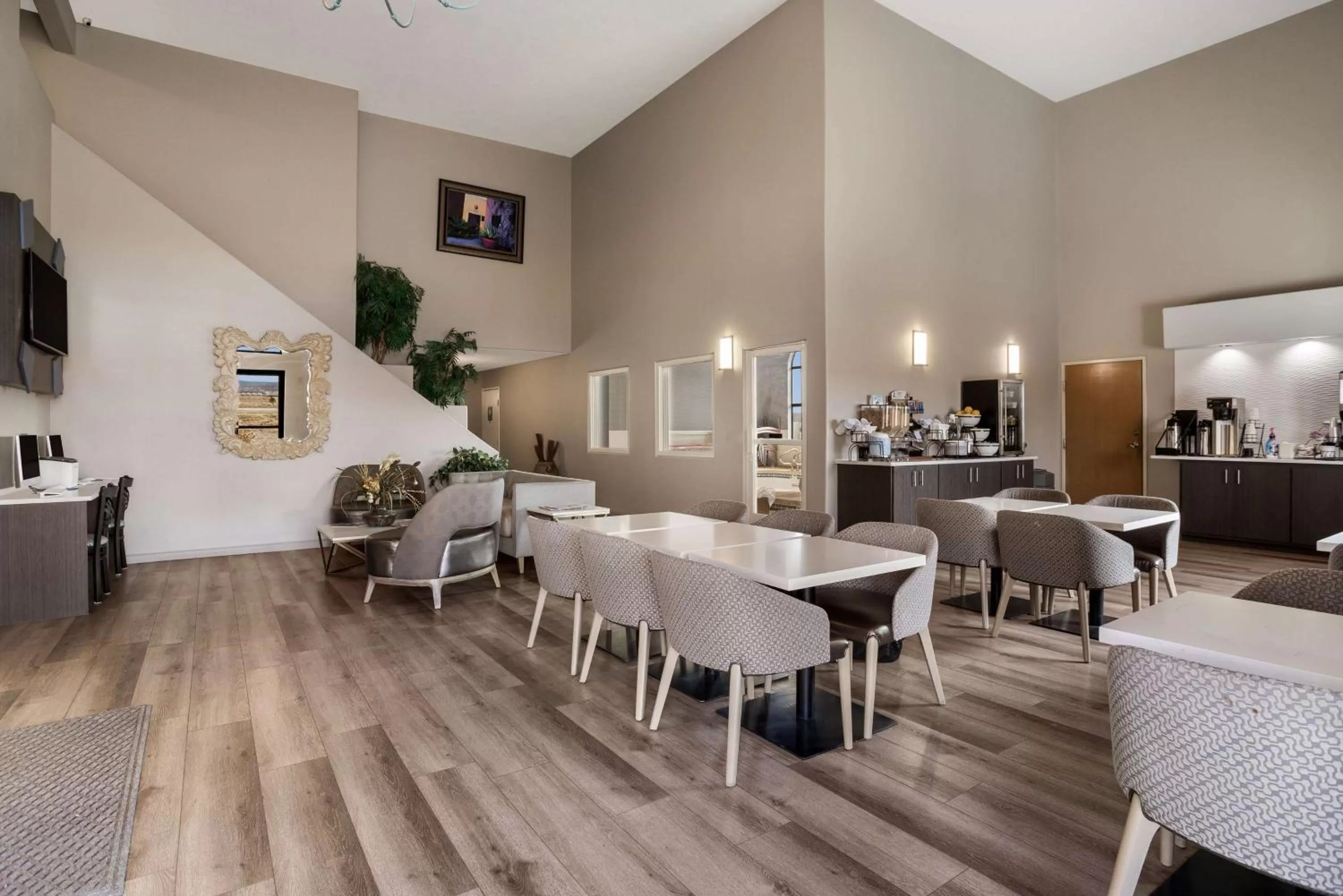 Breakfast in SureStay Hotel by Best Western Grants