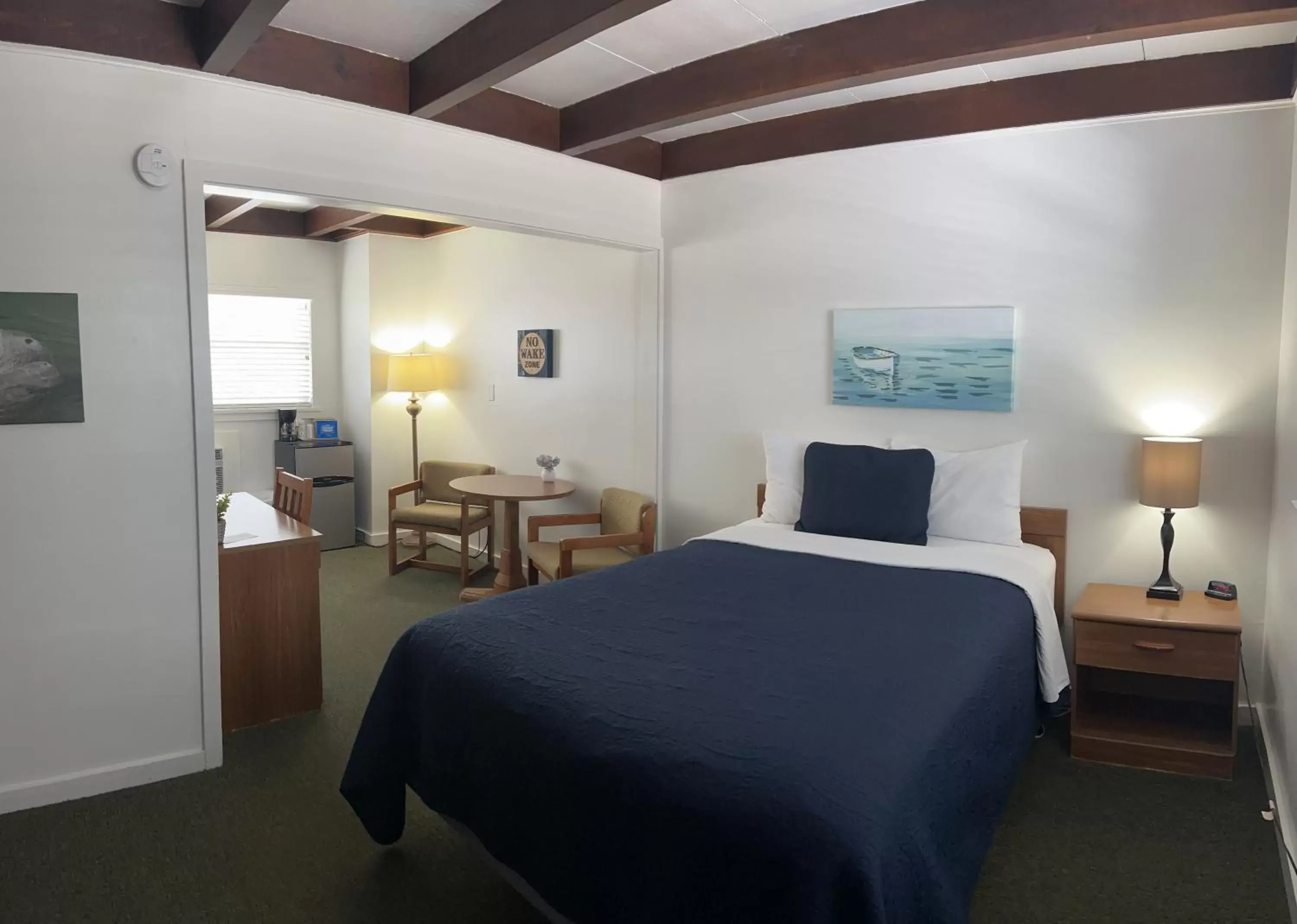 Bed in Hontoon Landing Resort & Marina