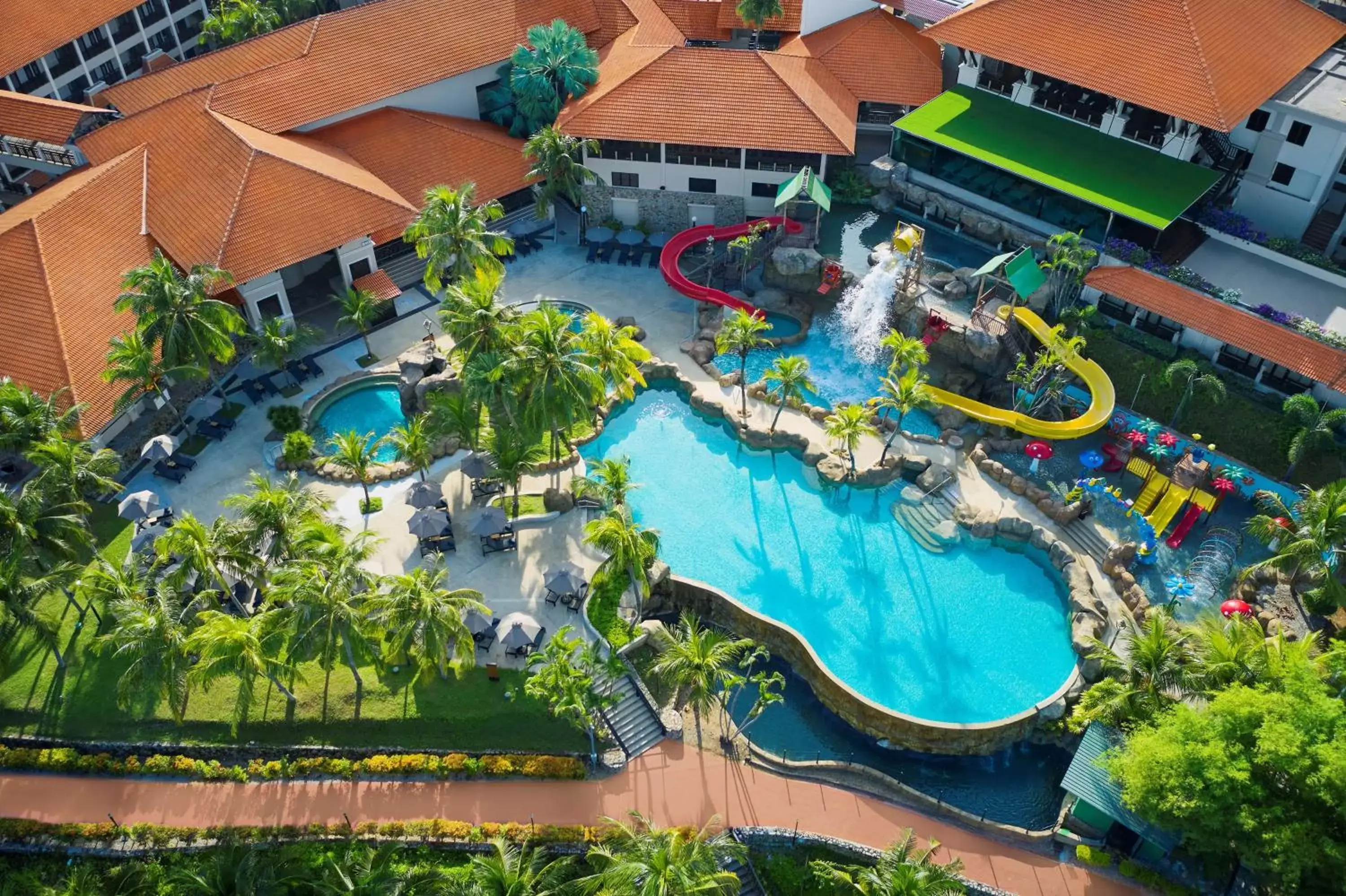 Pool view, Bird's-eye View in DoubleTree by Hilton Damai Laut