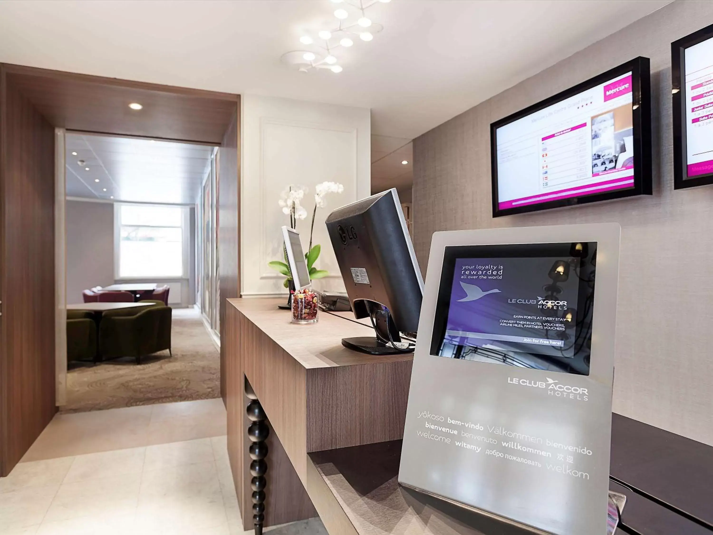 On site, TV/Entertainment Center in Mercure Lille Centre Grand Place