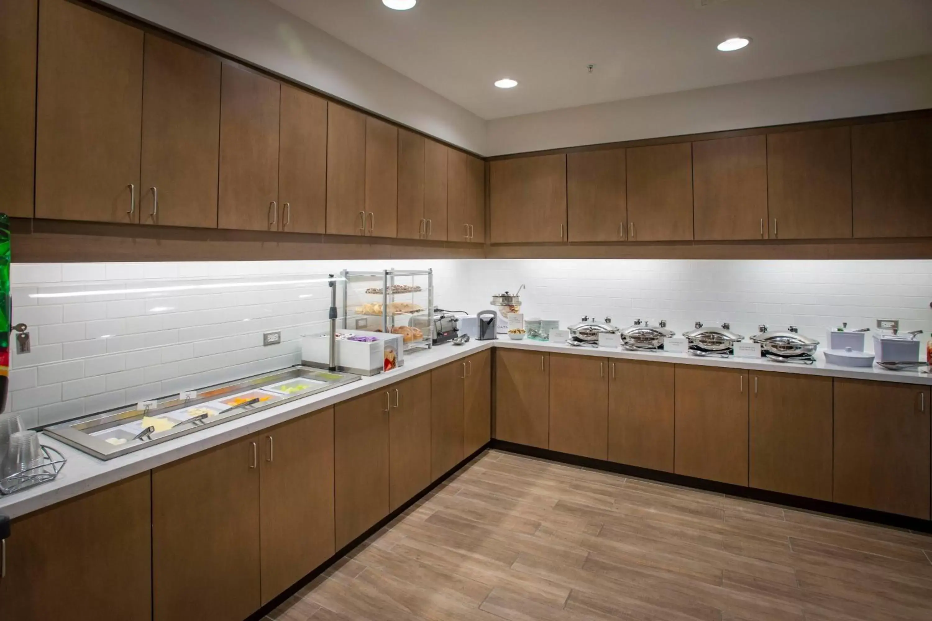 Breakfast, Kitchen/Kitchenette in Residence Inn by Marriott Pensacola Airport/Medical Center