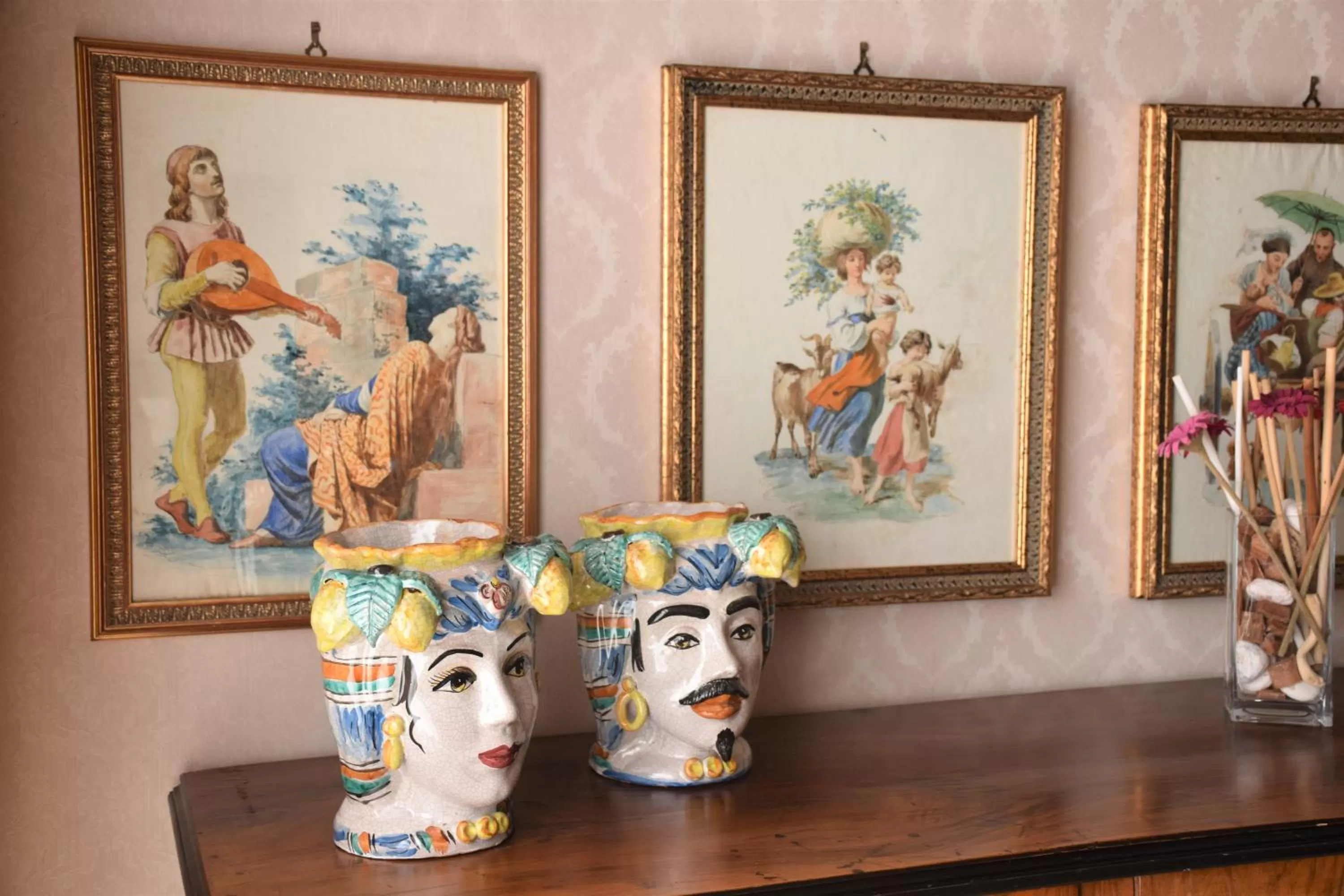 Decorative detail in B&B al Teatro Massimo