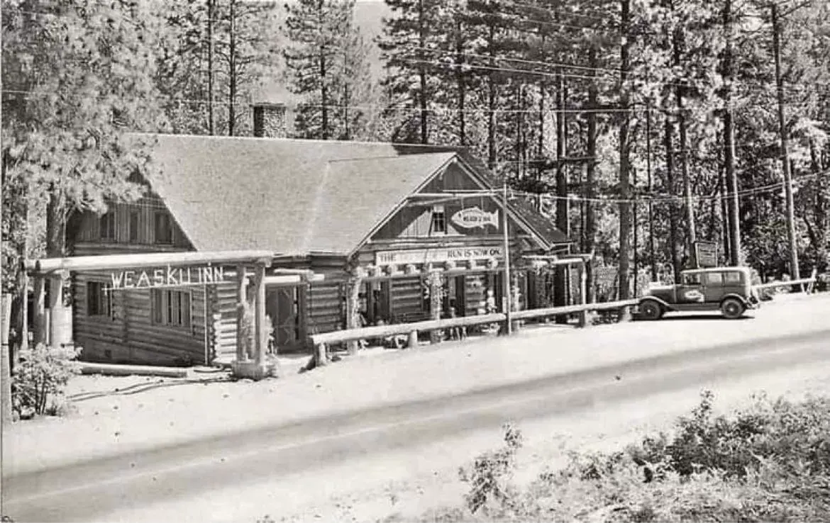 Facade/entrance, Winter in Weasku Inn