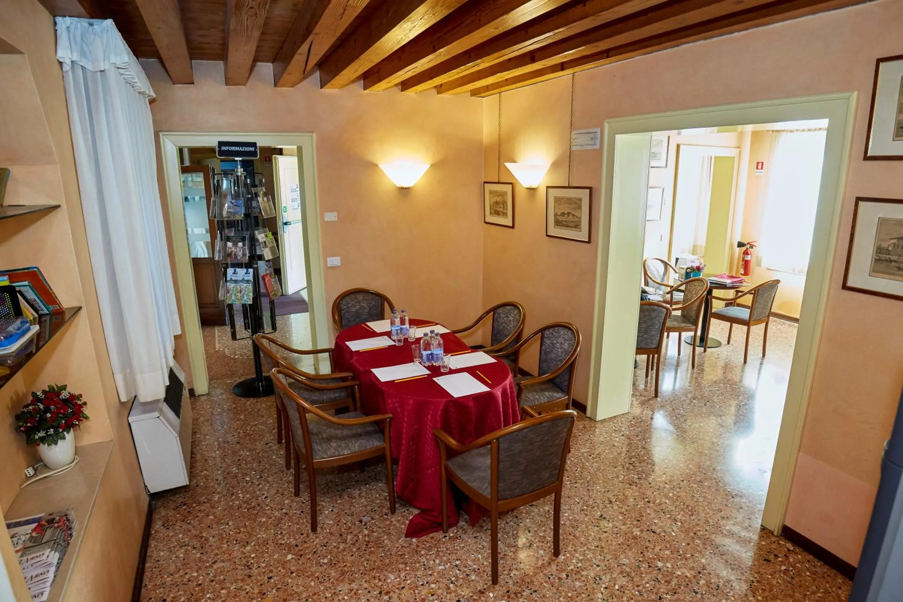 Library in Hotel Riviera dei Dogi