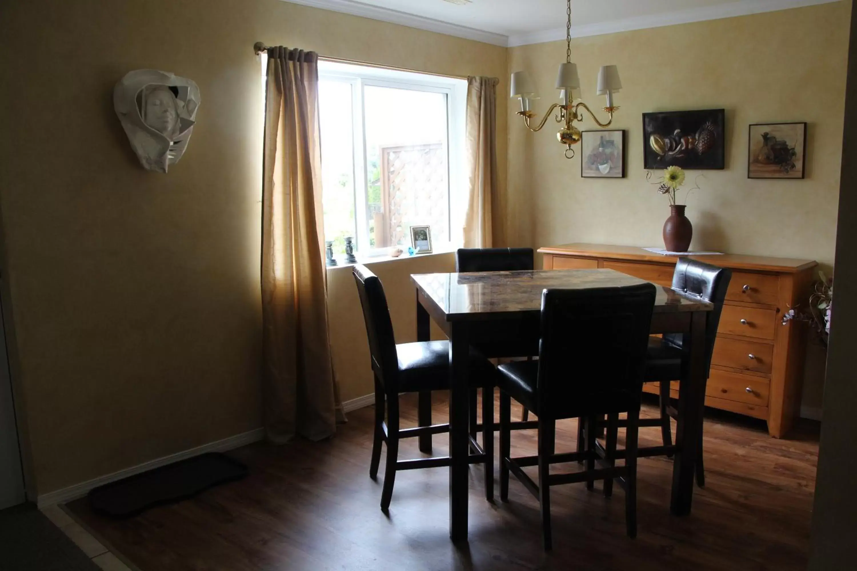 Dining Area in Selah Retreat Guesthouse B&B