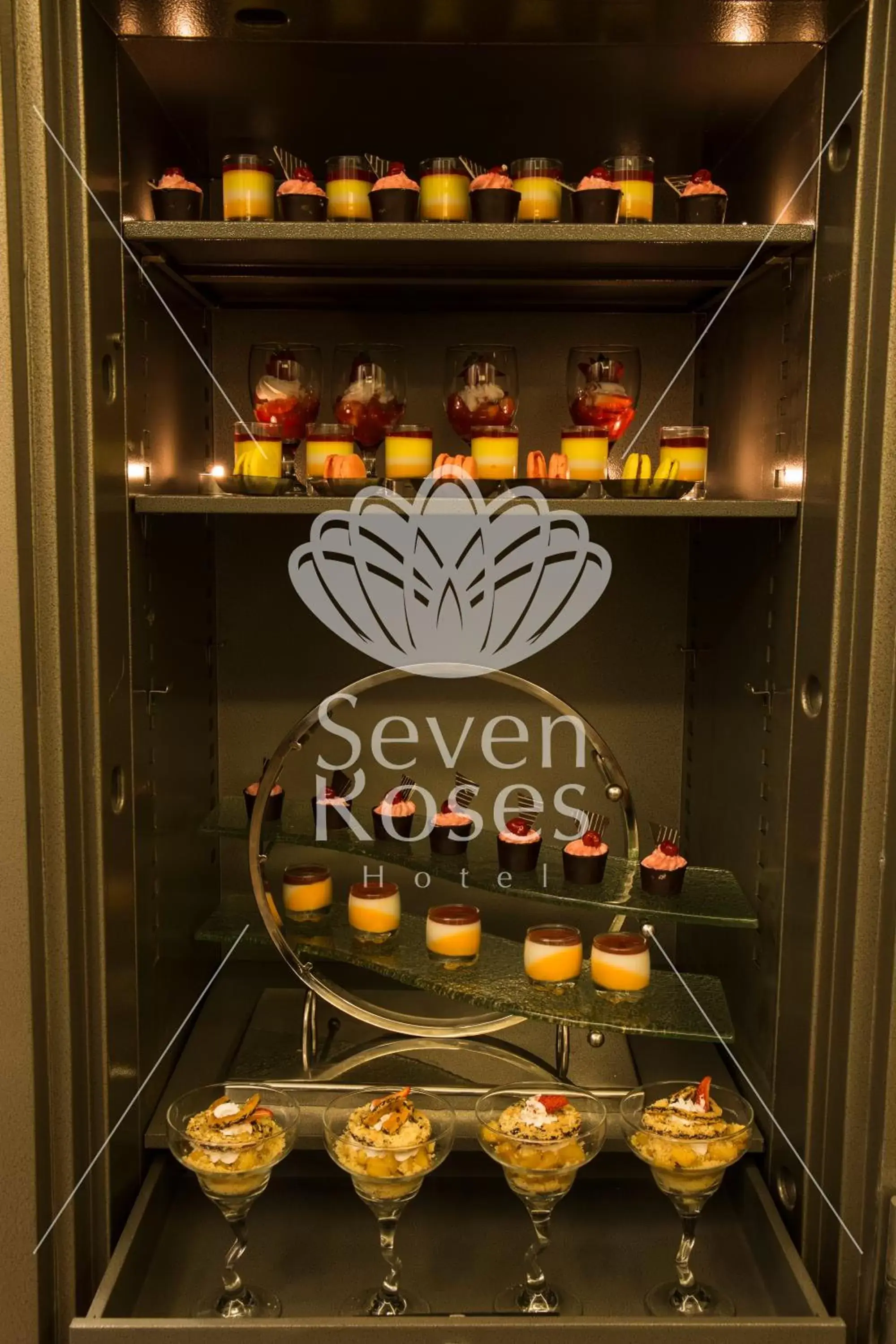 Food and drinks in Seven Roses Hotel