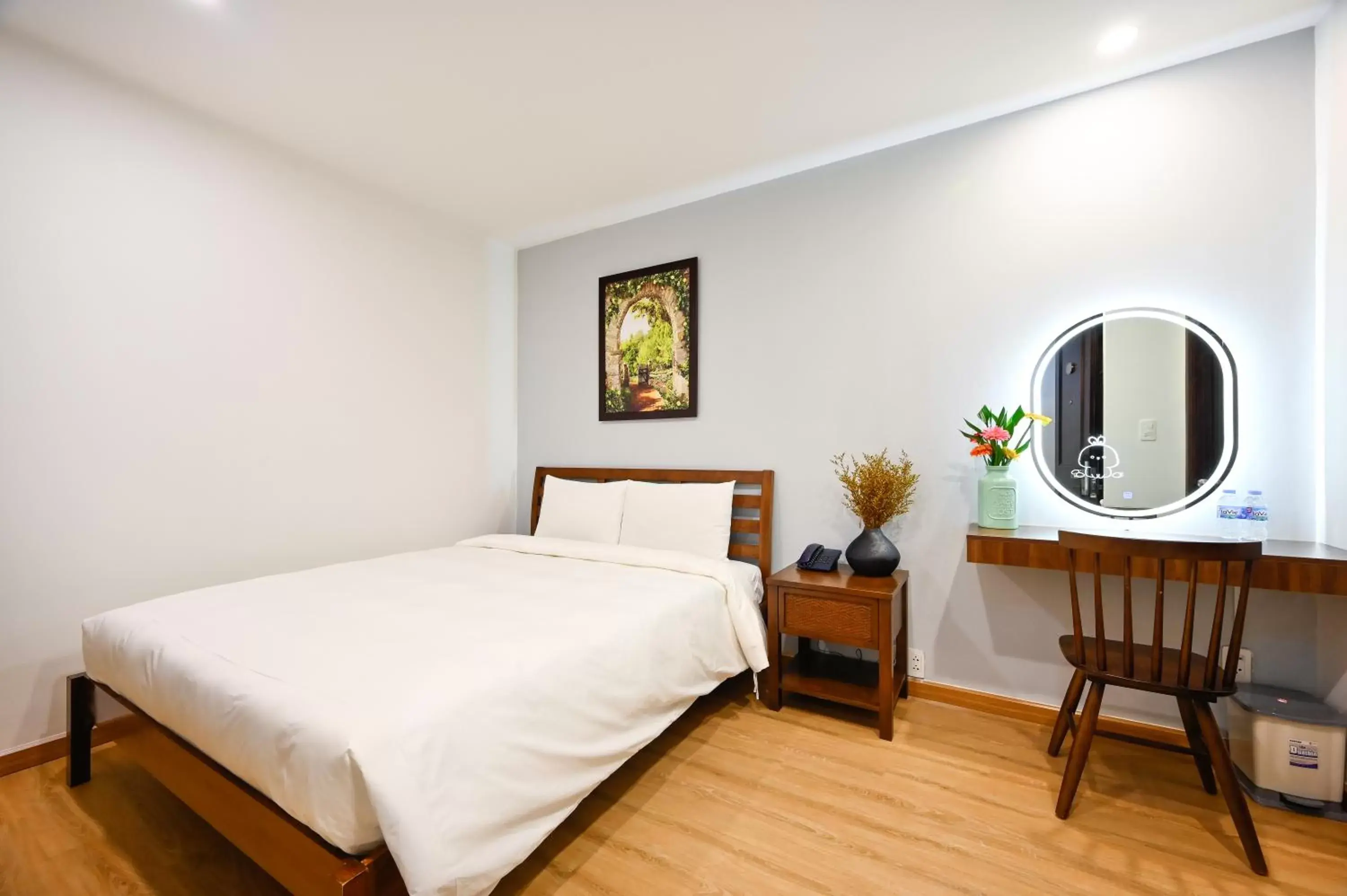 Superior (No Window) in Pearl Central Hotel- Near Nguyen Hue street Superior (No Window) in Pearl Central Hotel- Near Nguyen Hue street