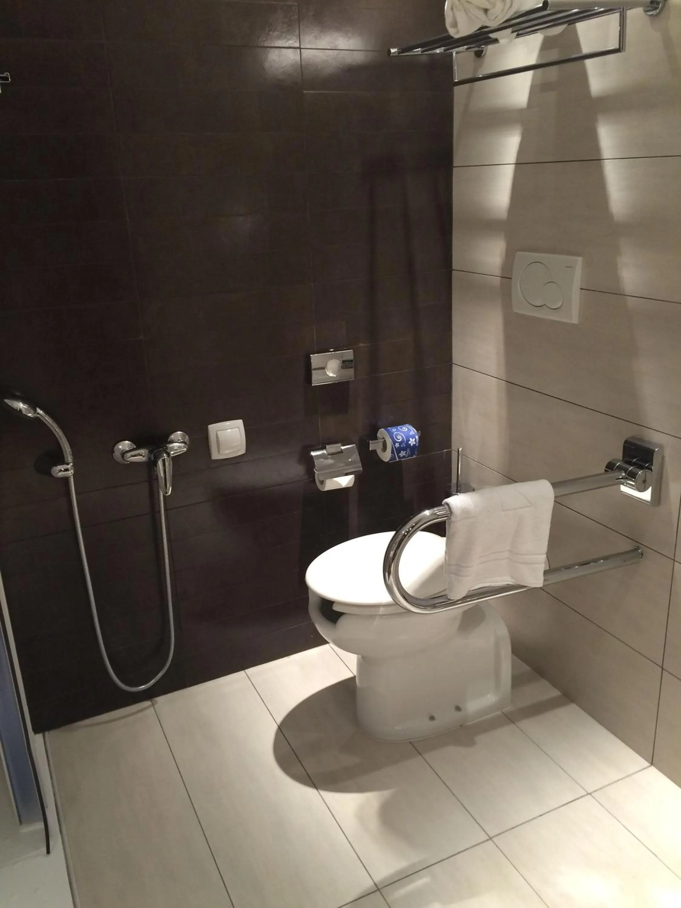 Bathroom in RMH MODENA DES ARTS