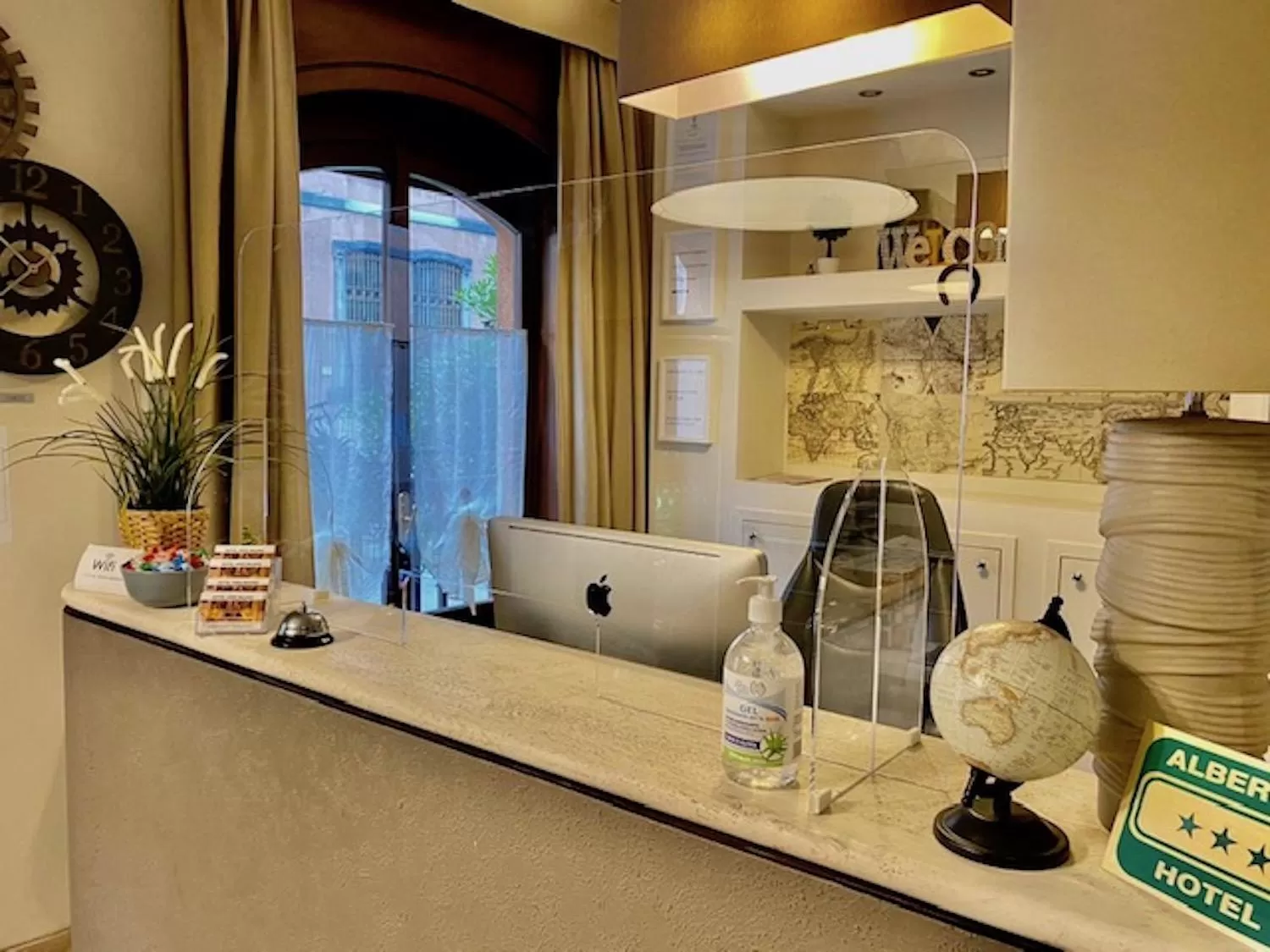 Lobby or reception in Hotel Ares Milano