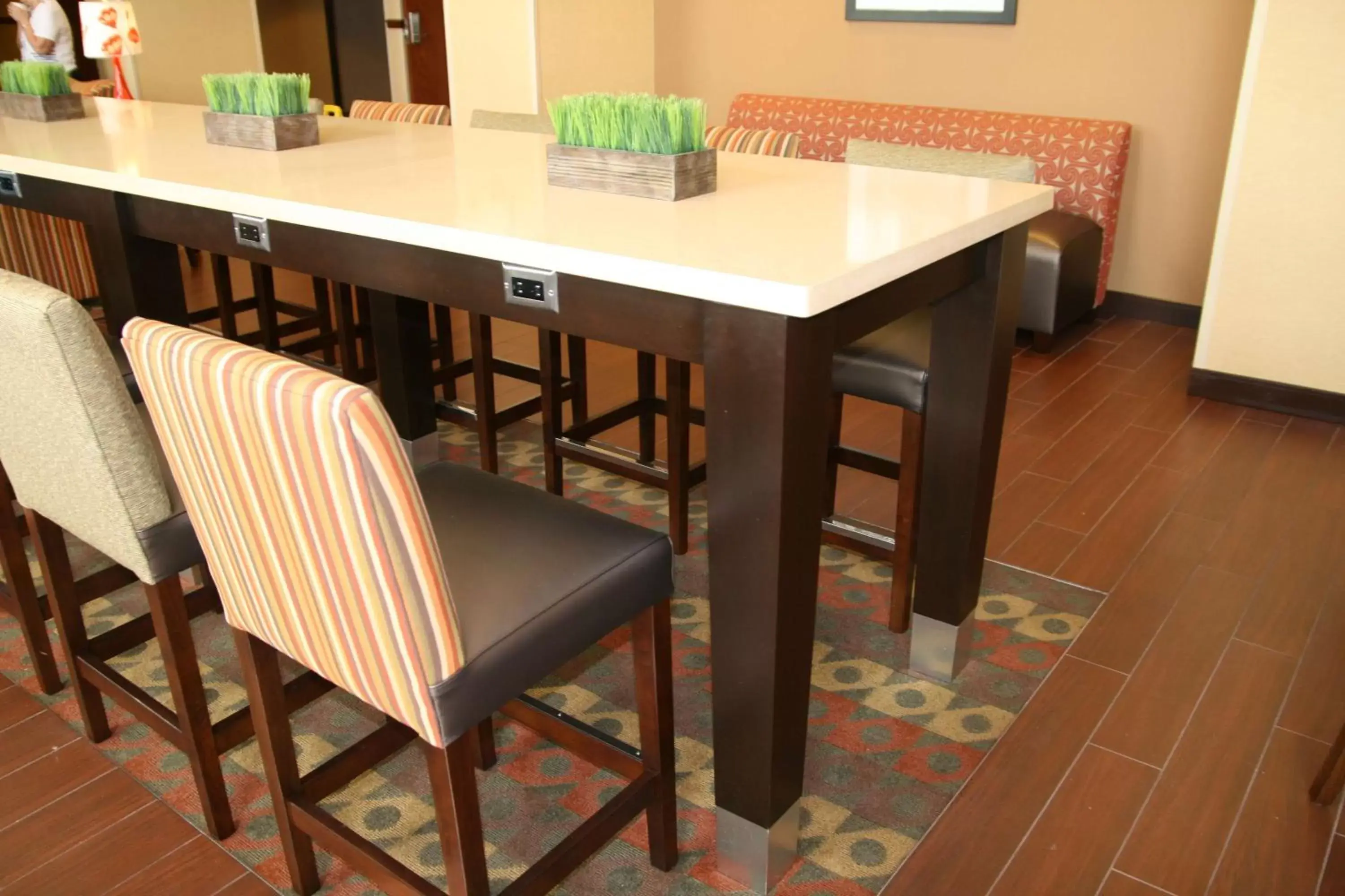 Dining area in Hampton Inn & Suites Oxford-Anniston