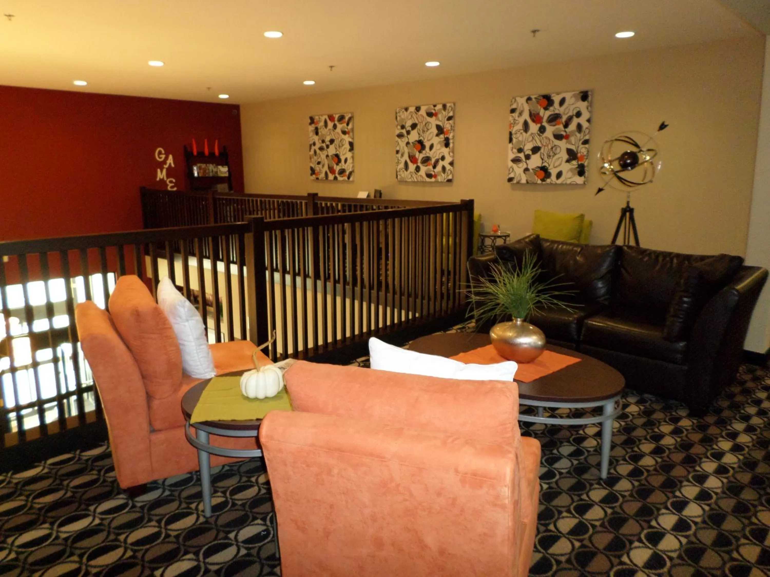 Communal lounge/ TV room in Berlin Grande Hotel