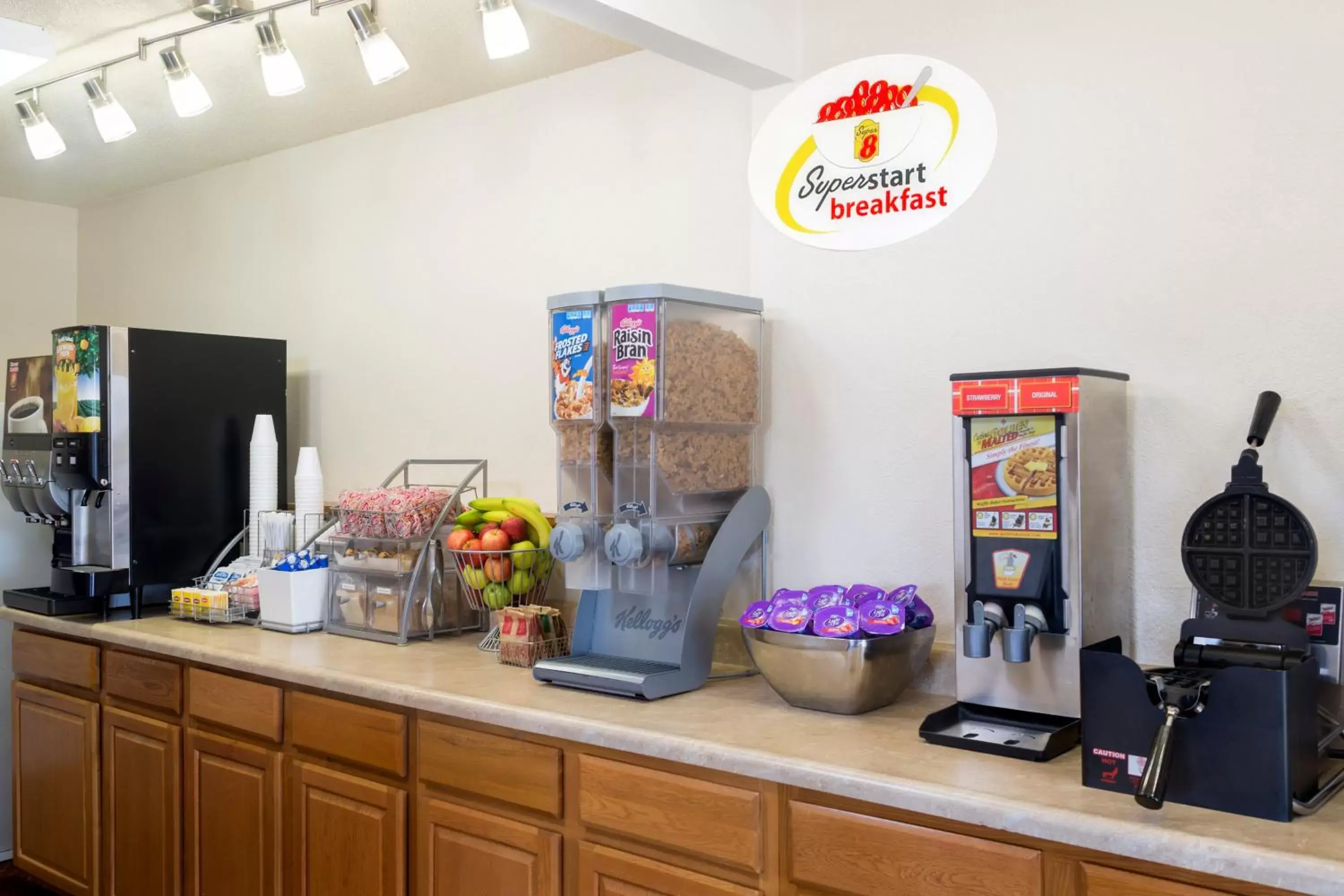 Food and drinks in Super 8 by Wyndham Marietta Food and drinks in Super 8 by Wyndham Marietta