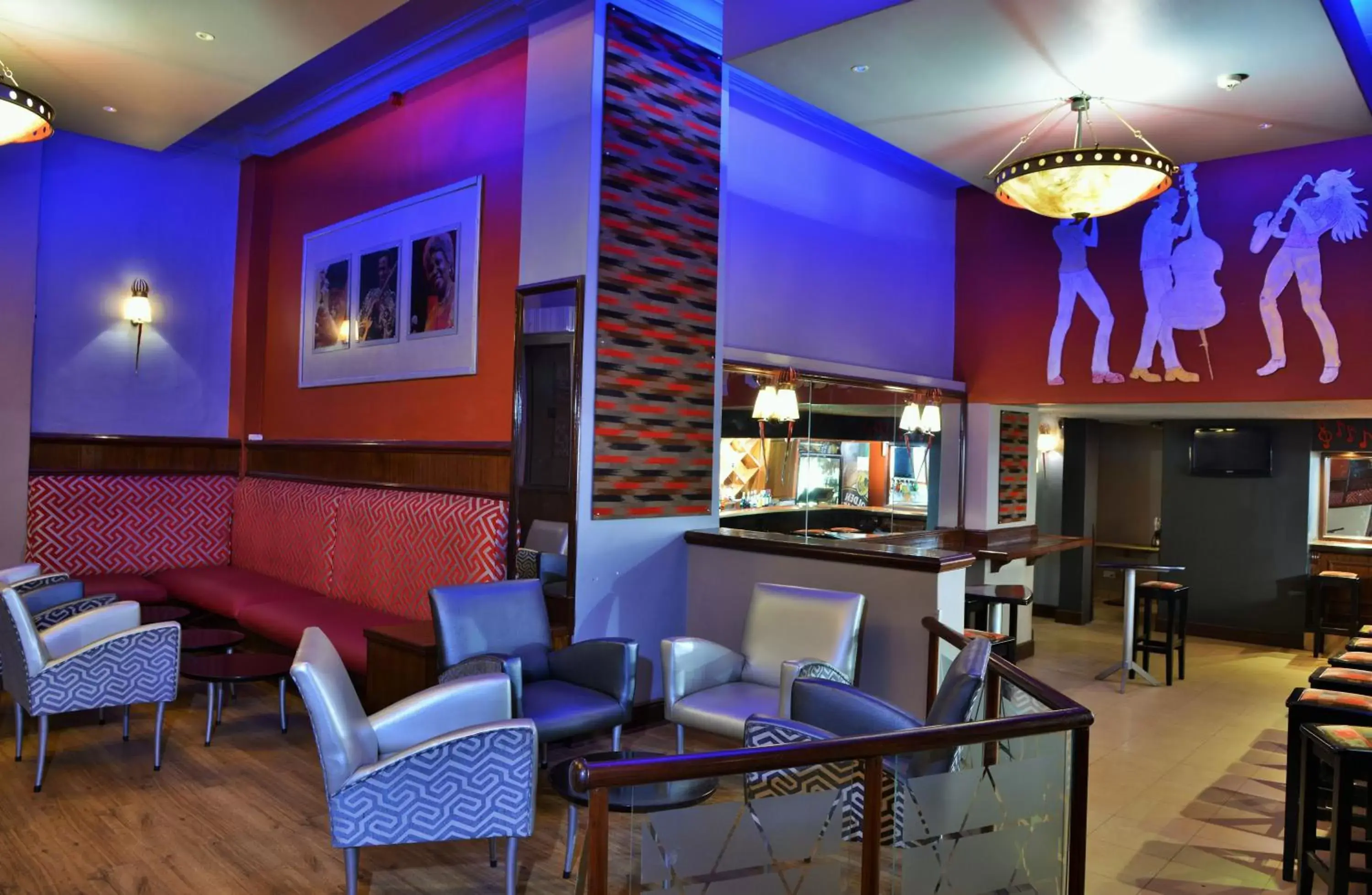 Lounge or bar, Restaurant/Places to Eat in Cresta Jameson Hotel