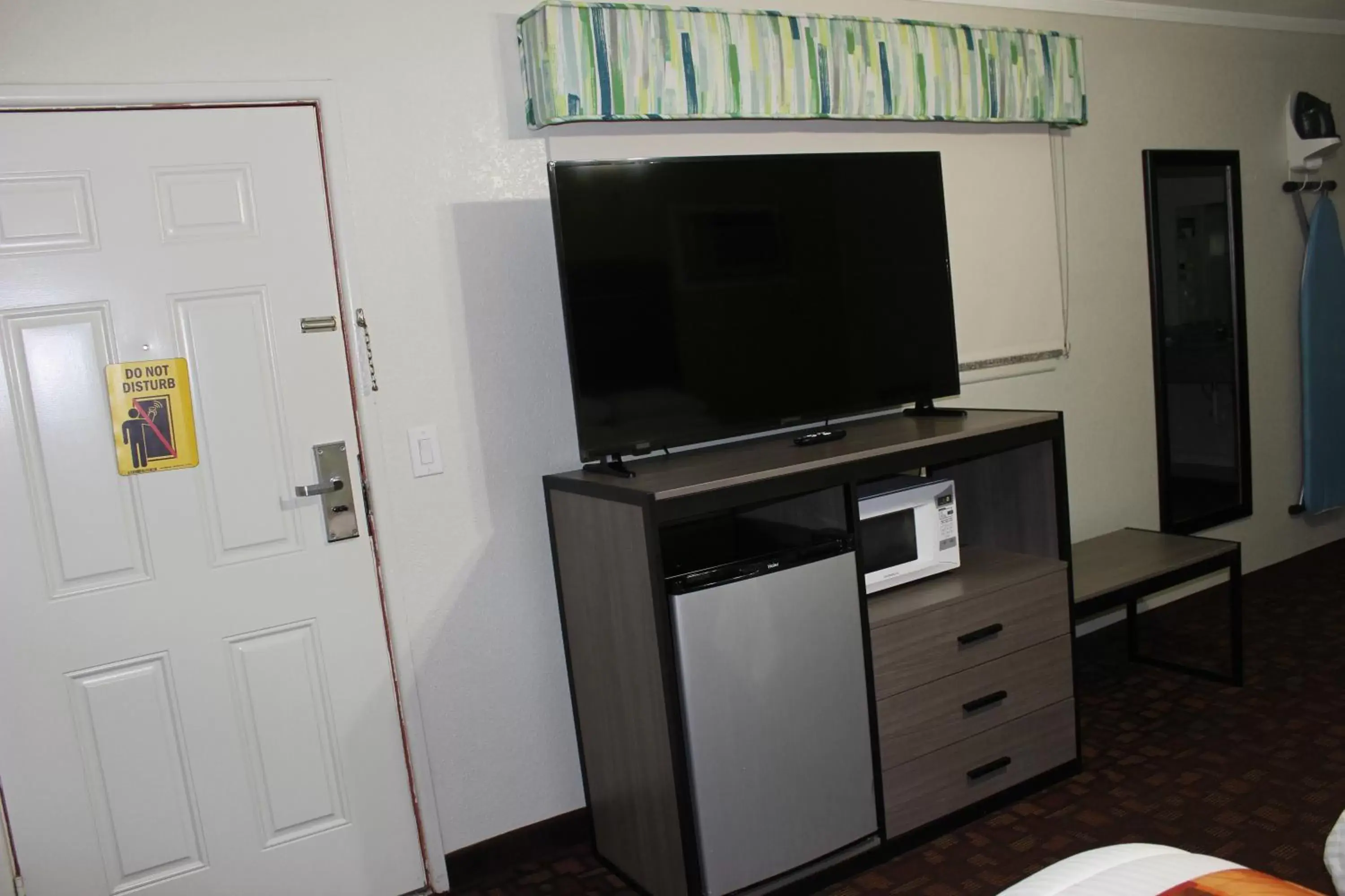 TV and multimedia, TV/Entertainment Center in Copa Motel