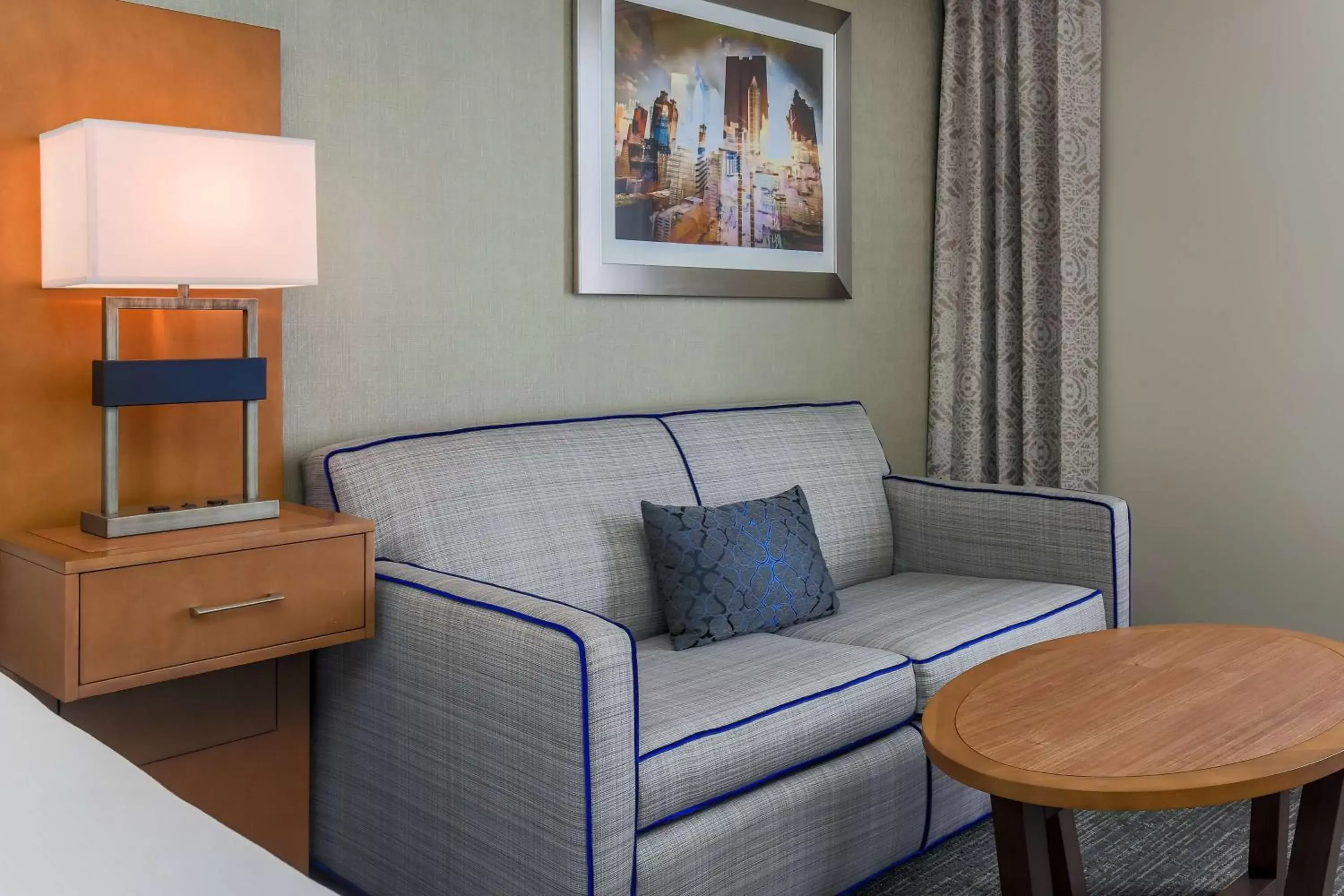 Living room, Seating Area in DoubleTree by Hilton Atlanta Airport