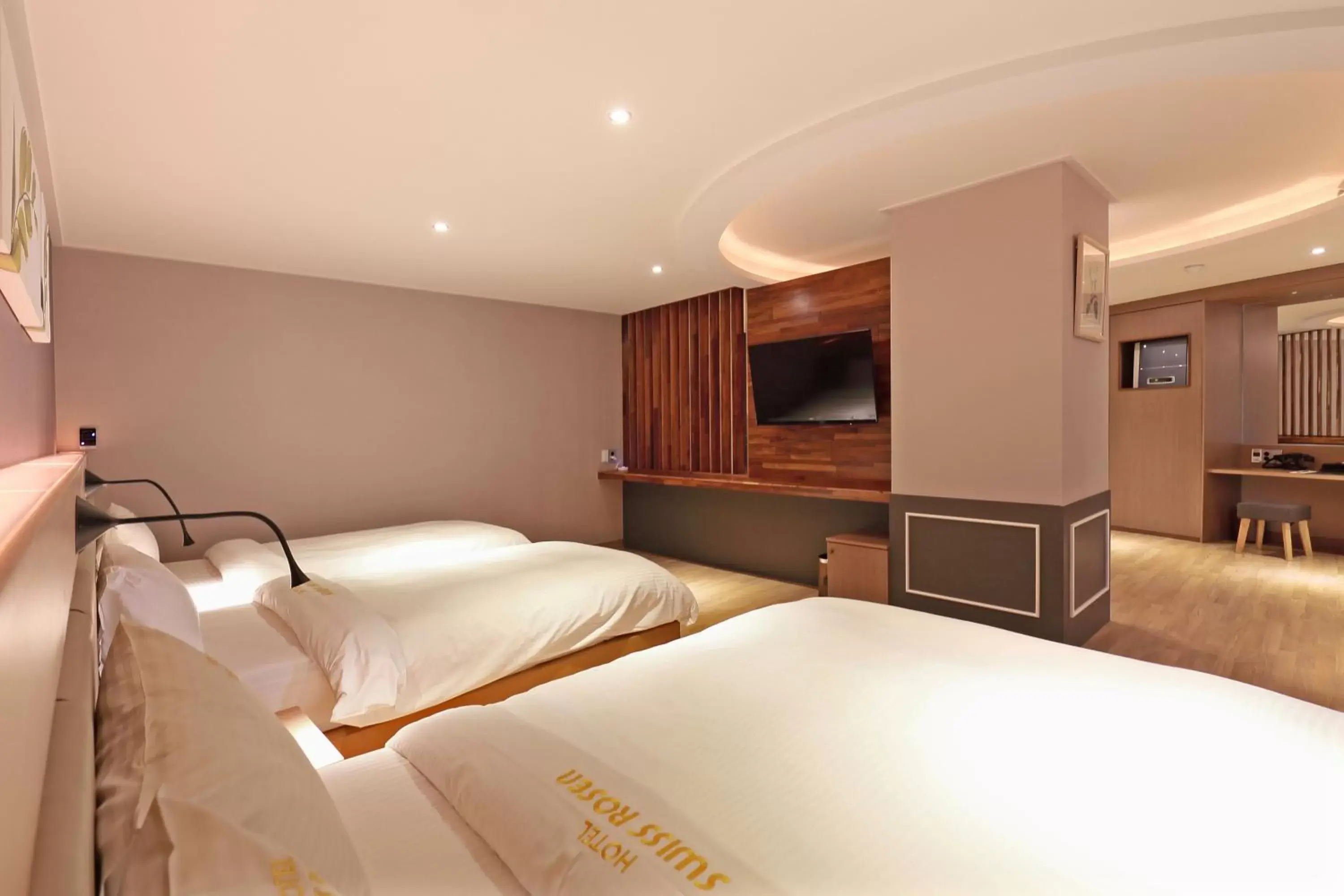 Decorative detail, Bed in Benikea Swiss Rosen Hotel
