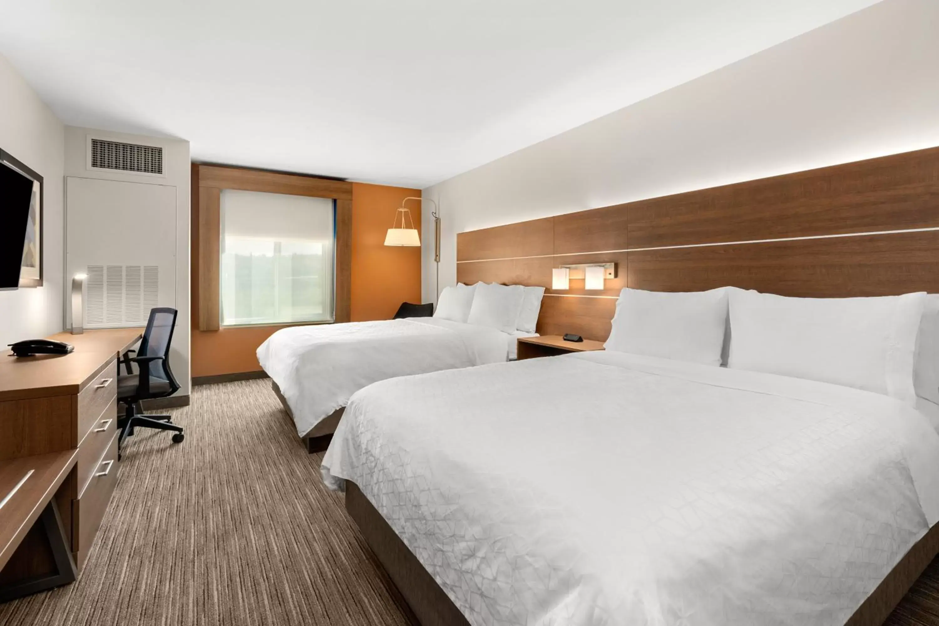 Photo of the whole room, Bed in Holiday Inn Express and Suites Sumner, an IHG Hotel