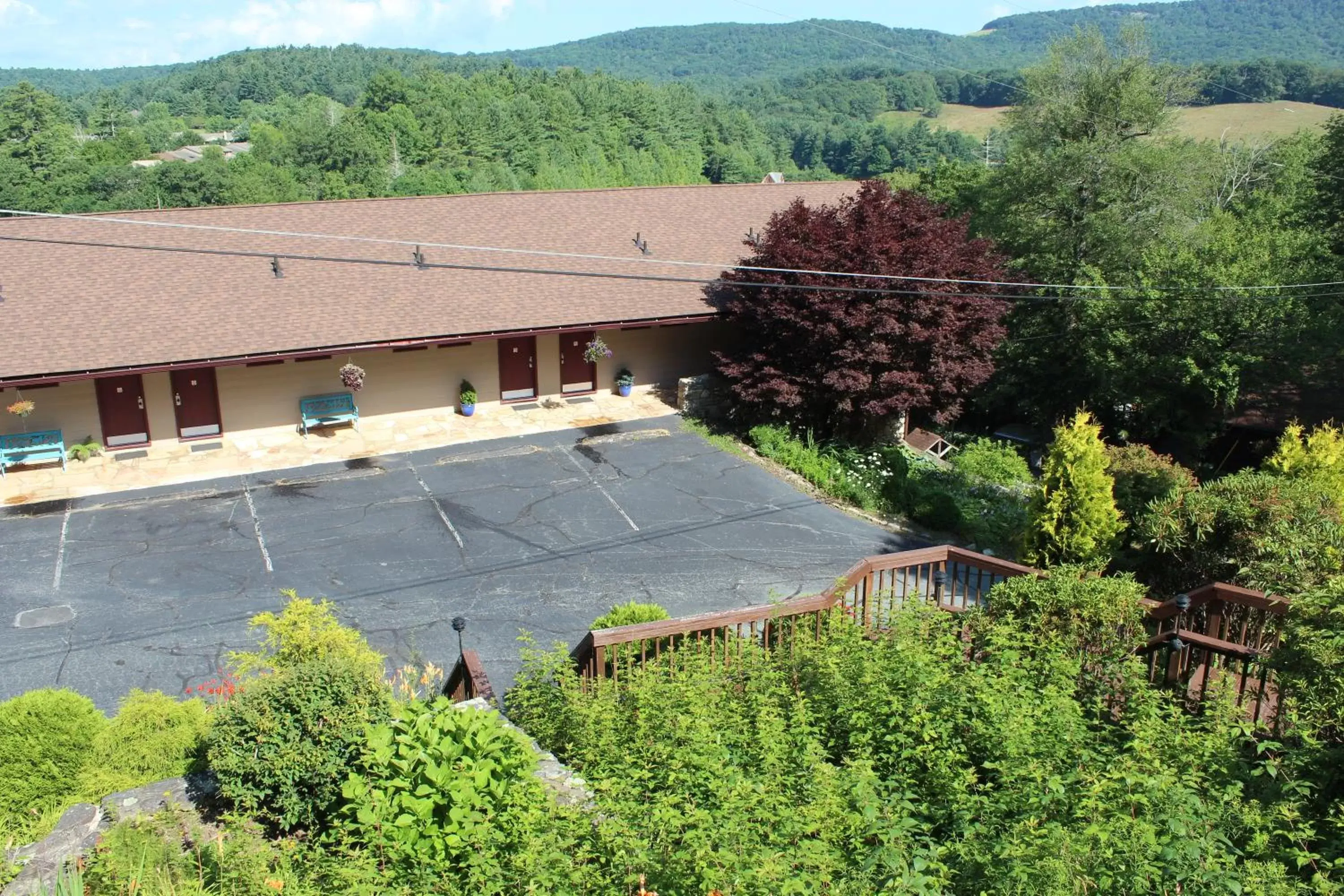 Garden view in Cliff Dwellers Inn