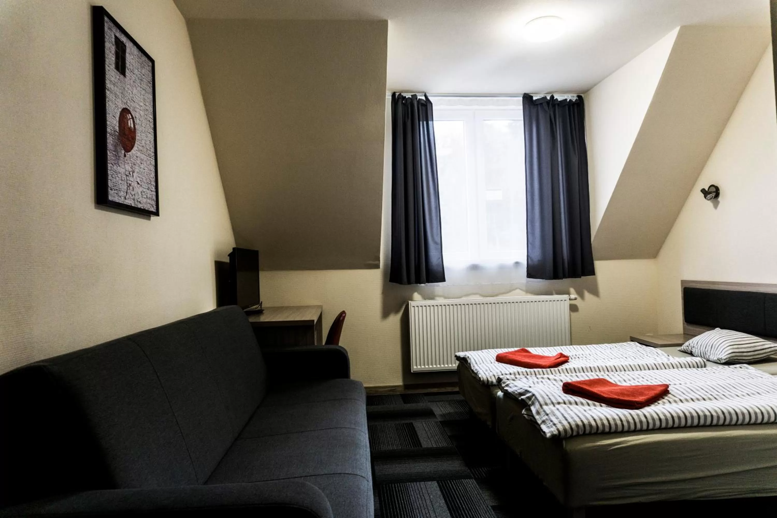 Photo of the whole room, Bed in dask resort