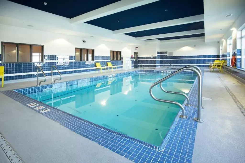 Swimming Pool in Wingate by Wyndham Calgary Airport